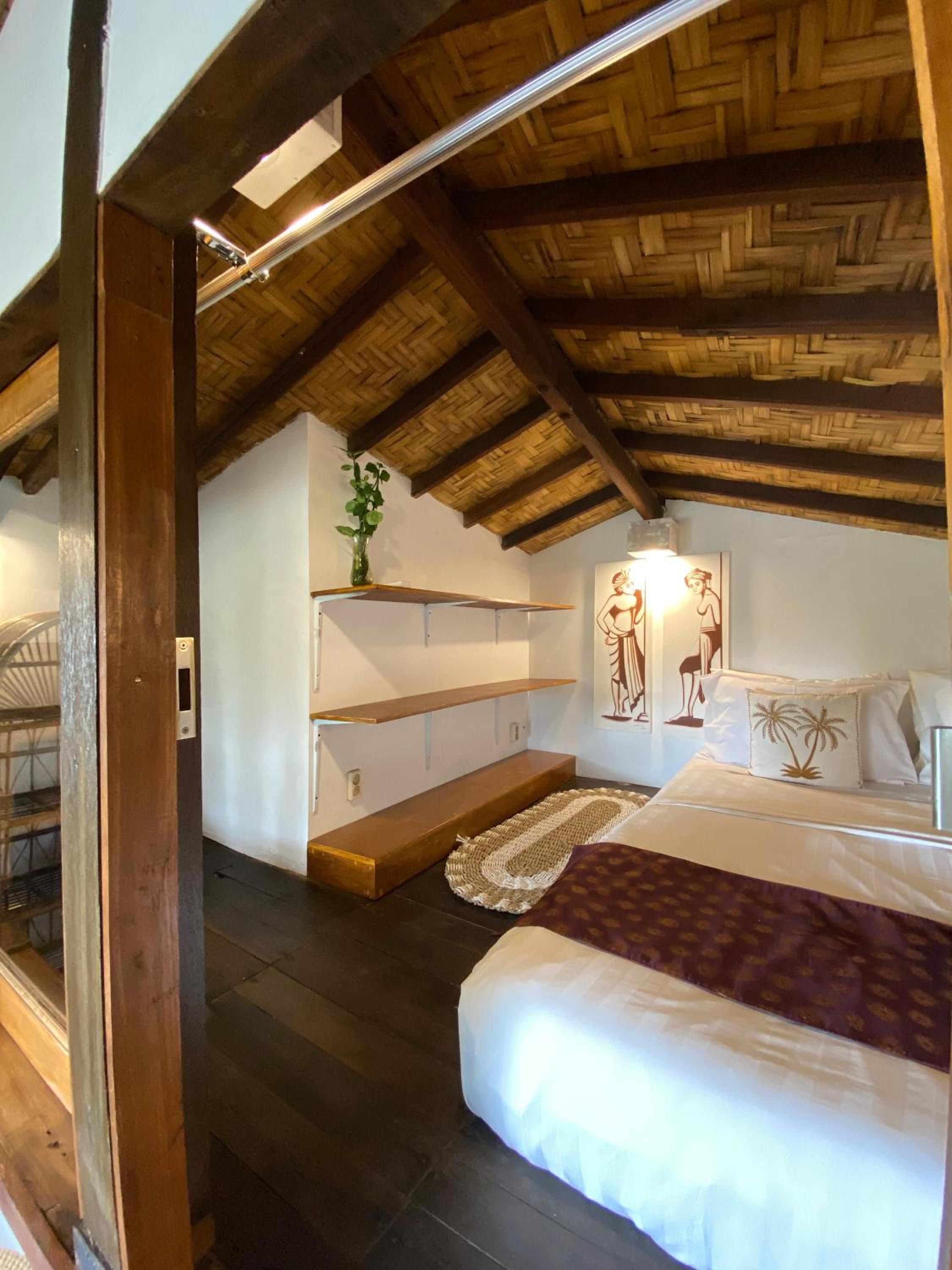 Queen Room with Balcony photo 2