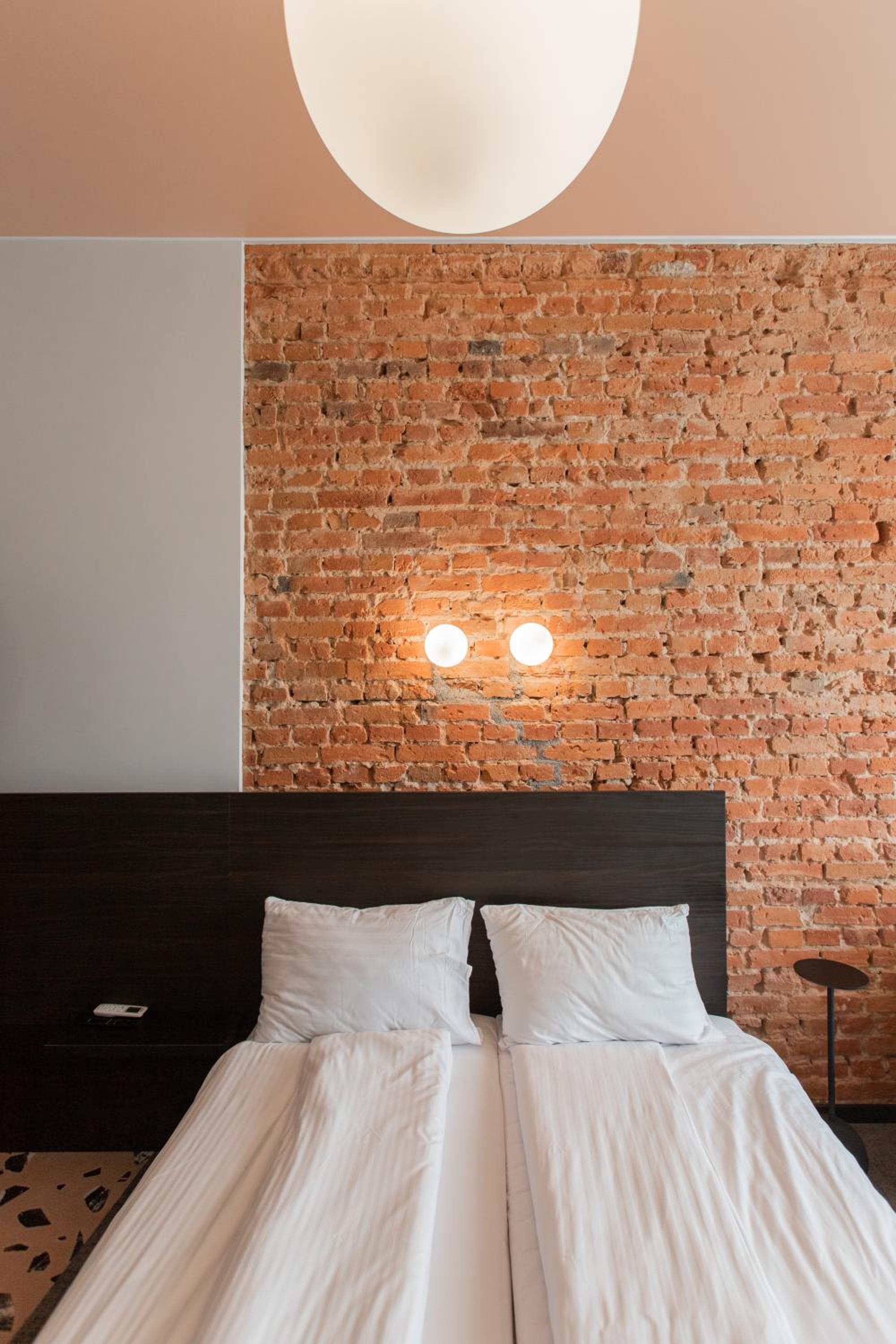 Apartment with City View - Photo 8