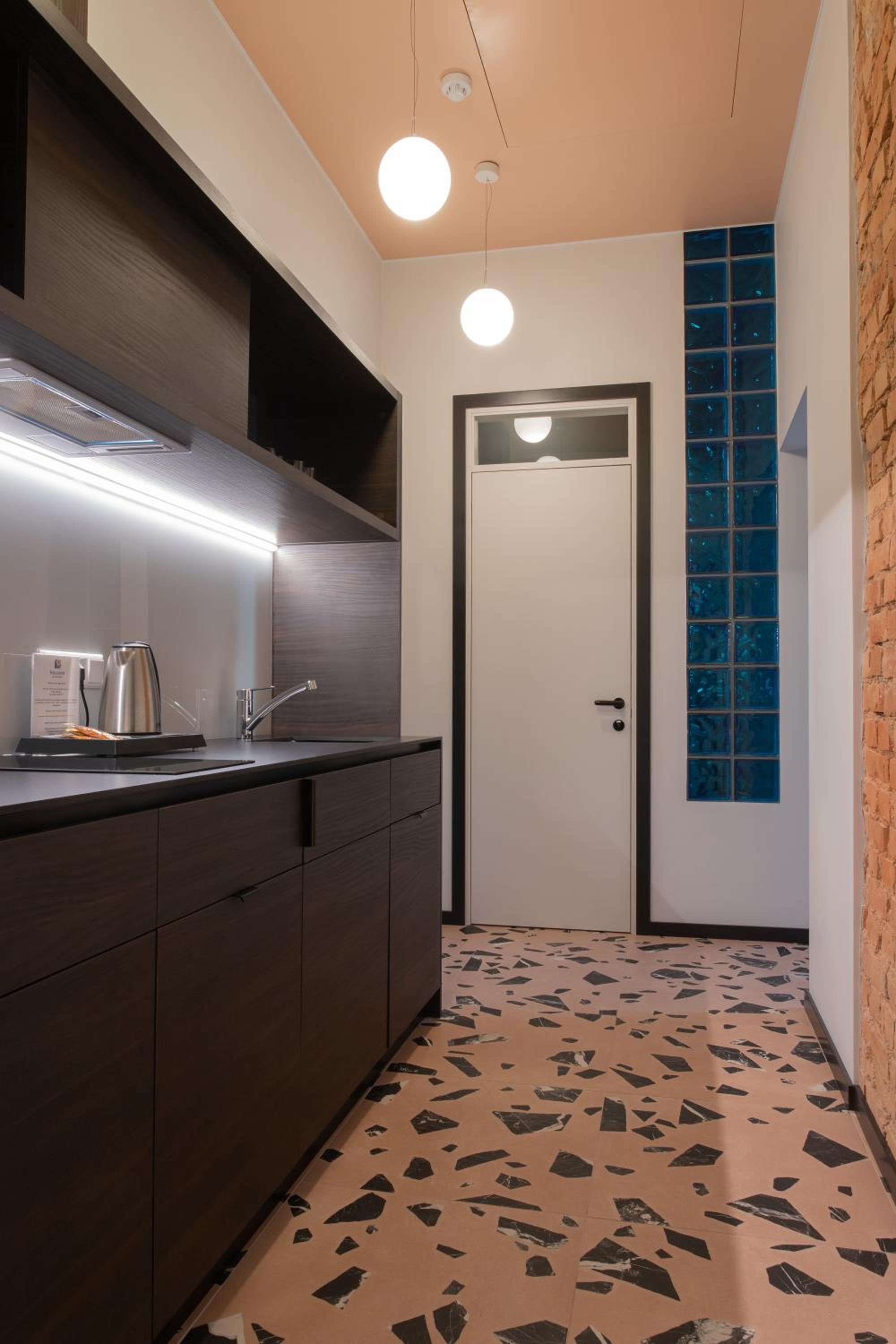 Apartment with City View - Photo 14