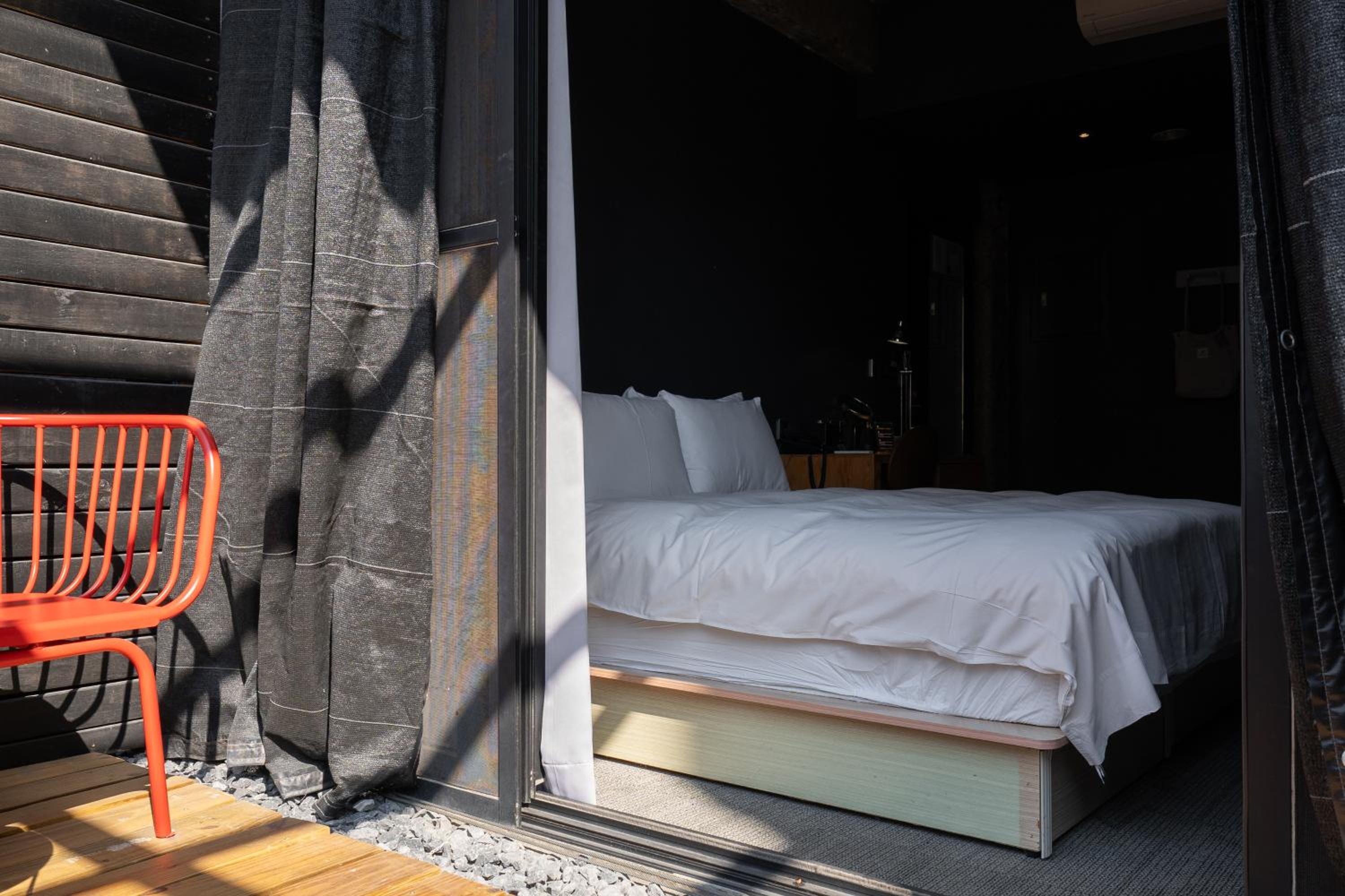Deluxe Double Room with Bathtub
