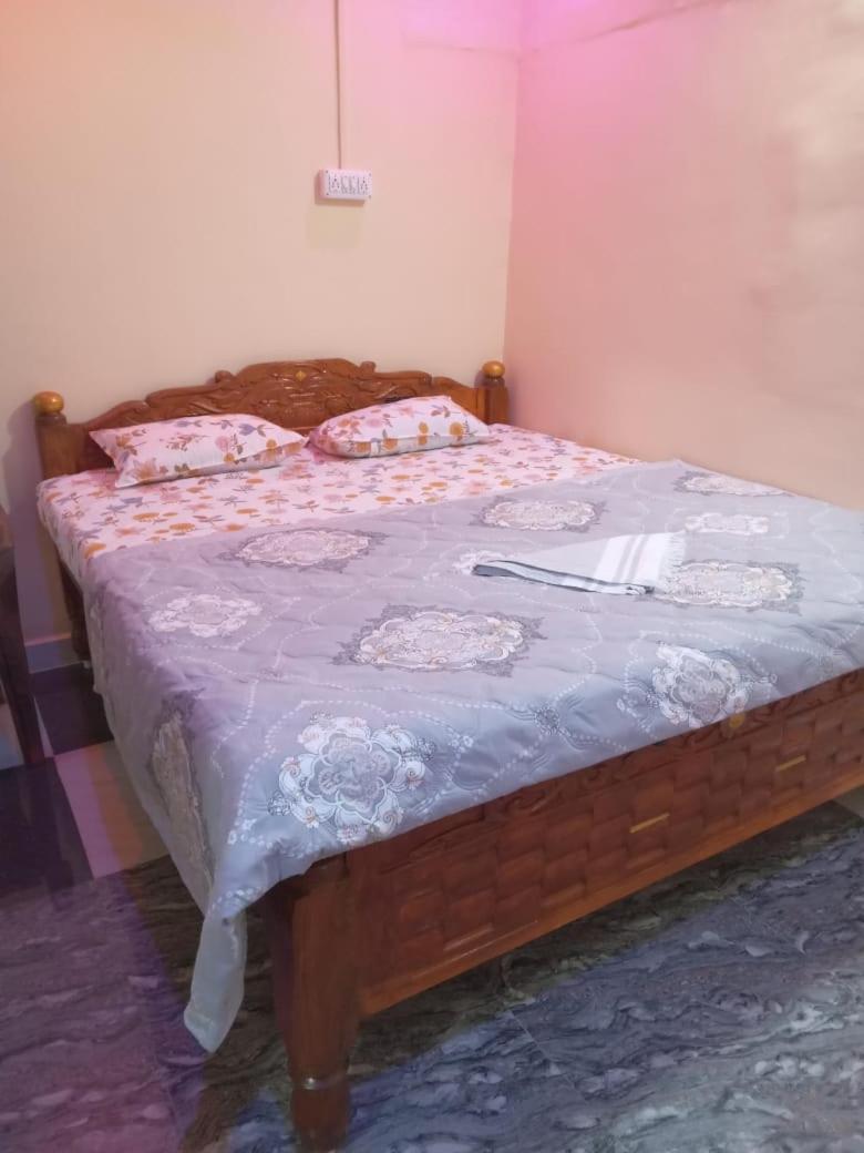 Deluxe Double Room (2 Adults + 1 Child) photo 2