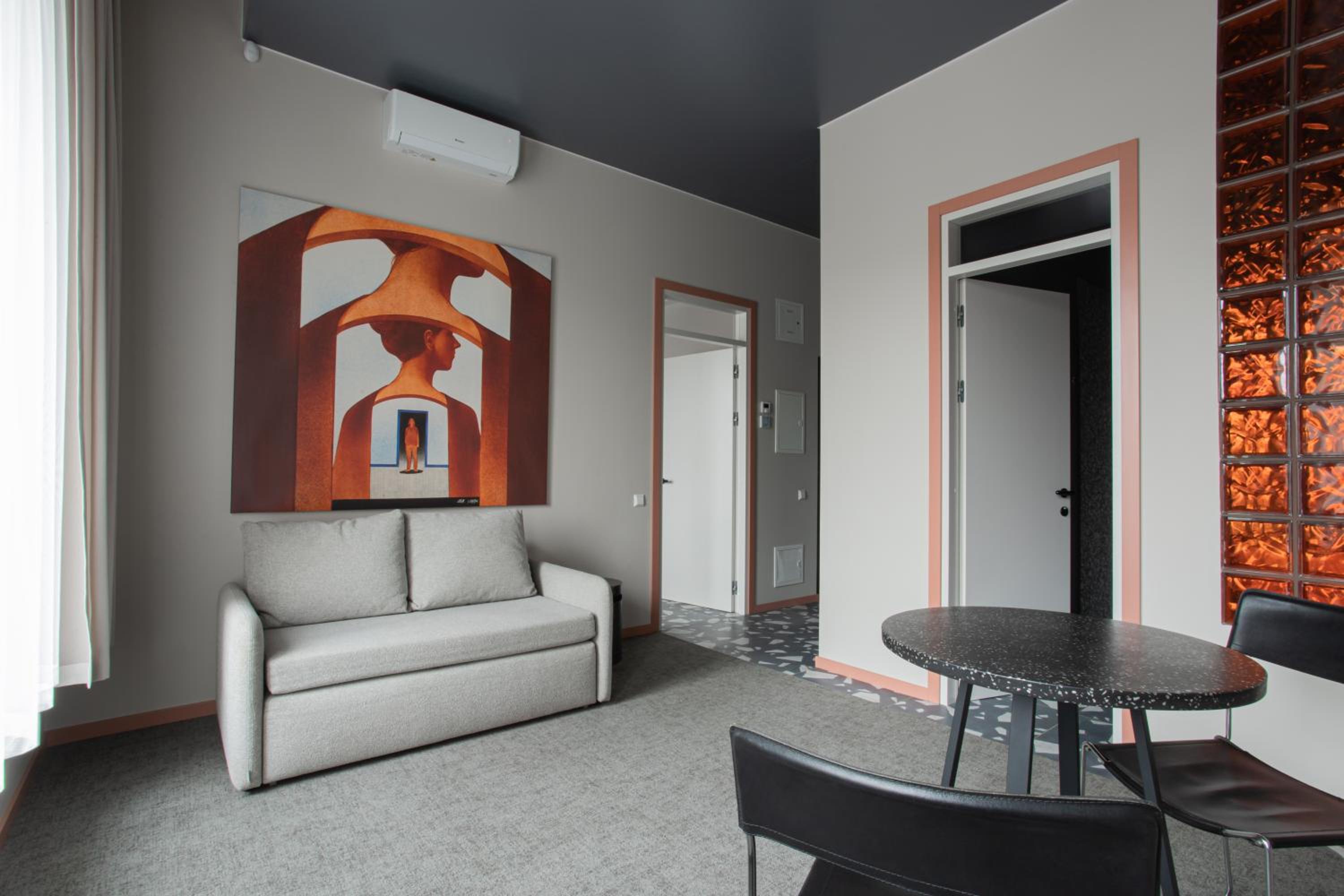 One-Bedroom Apartment with City View - Photo 2