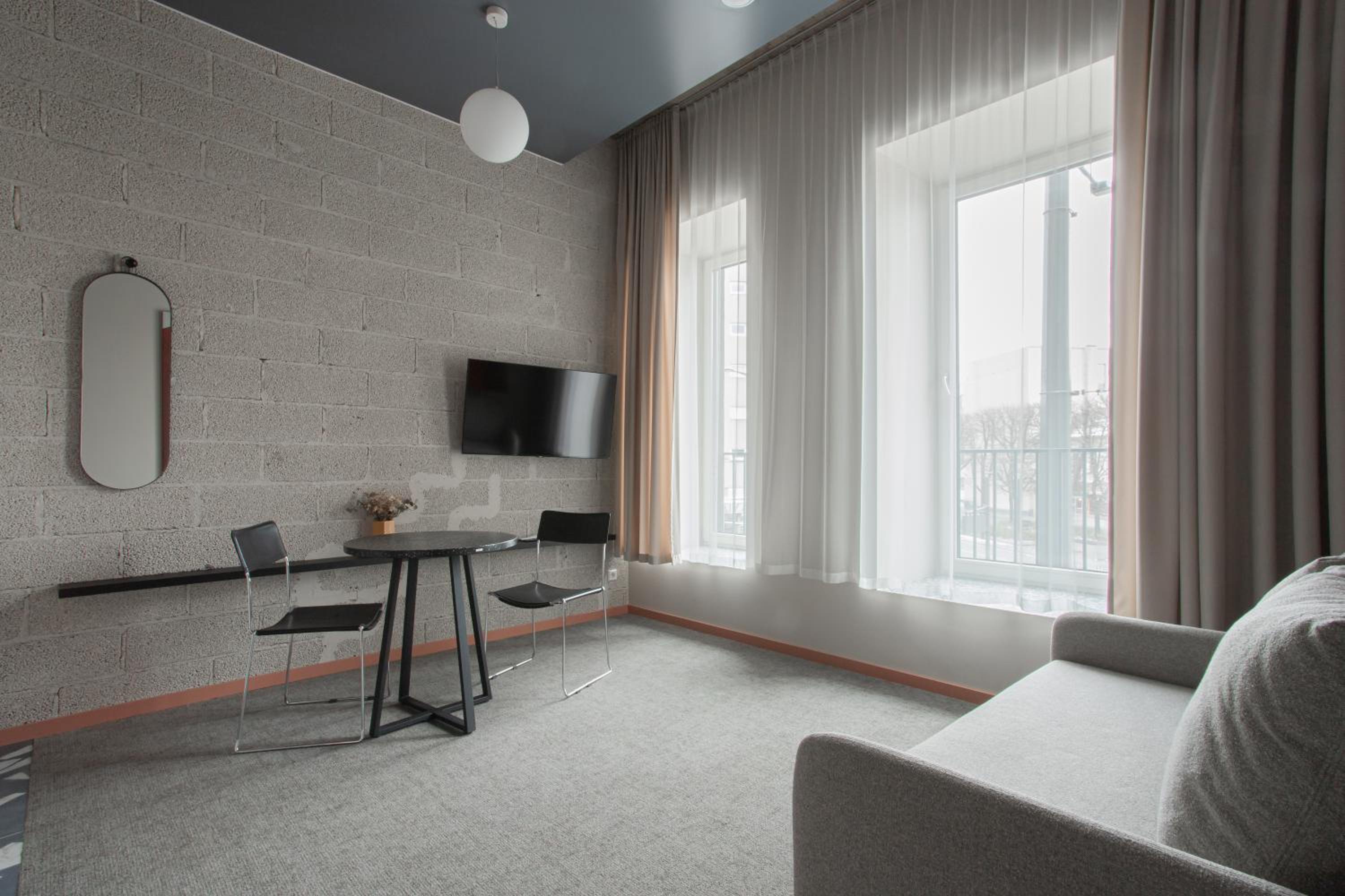 One-Bedroom Apartment with City View - Photo 12