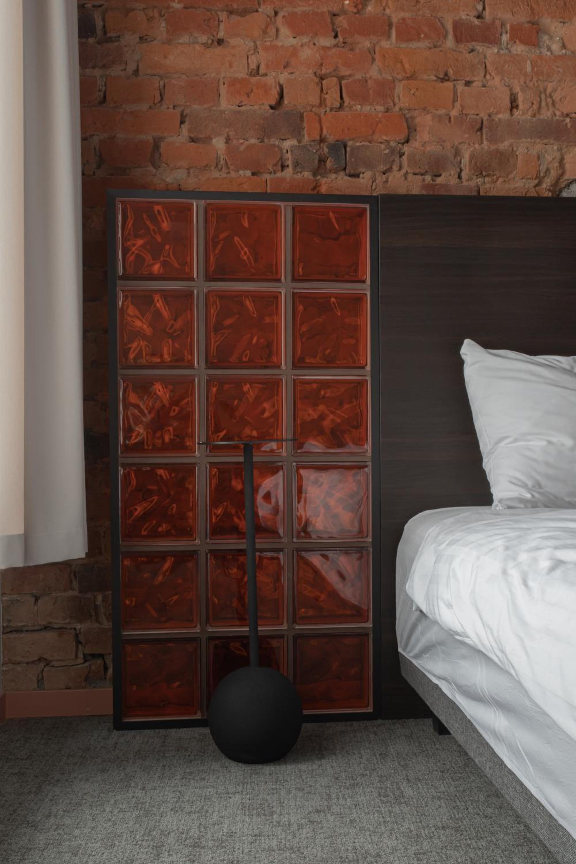 One-Bedroom Apartment with City View - Photo 5