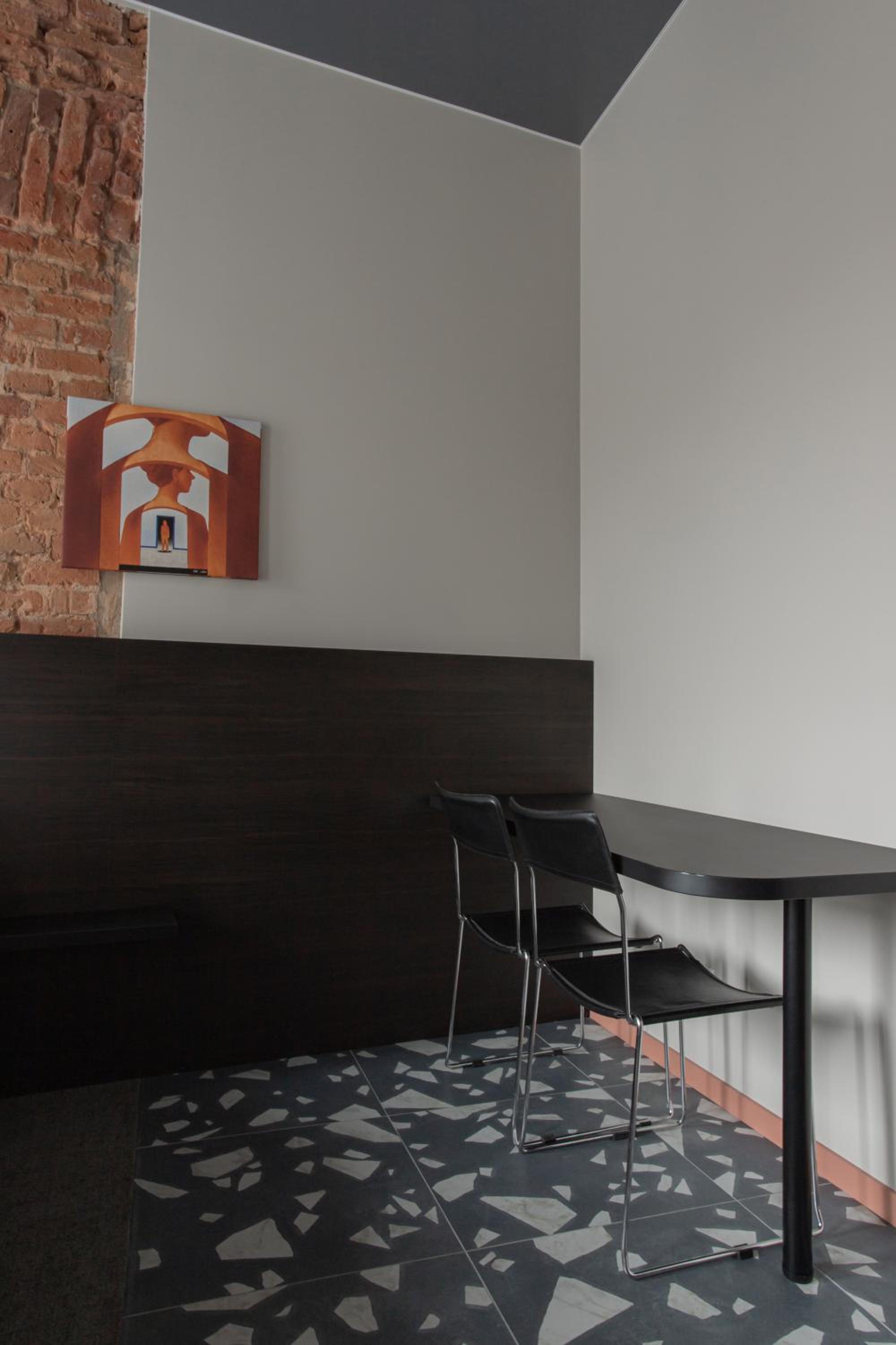 One-Bedroom Apartment with City View - Photo 4