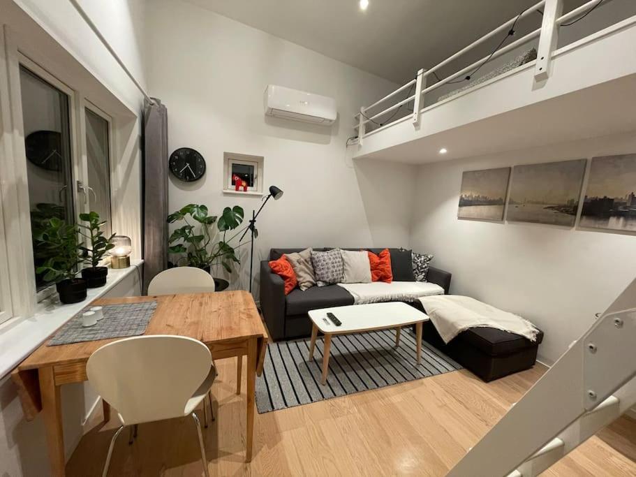 One-Bedroom Apartment photo 1