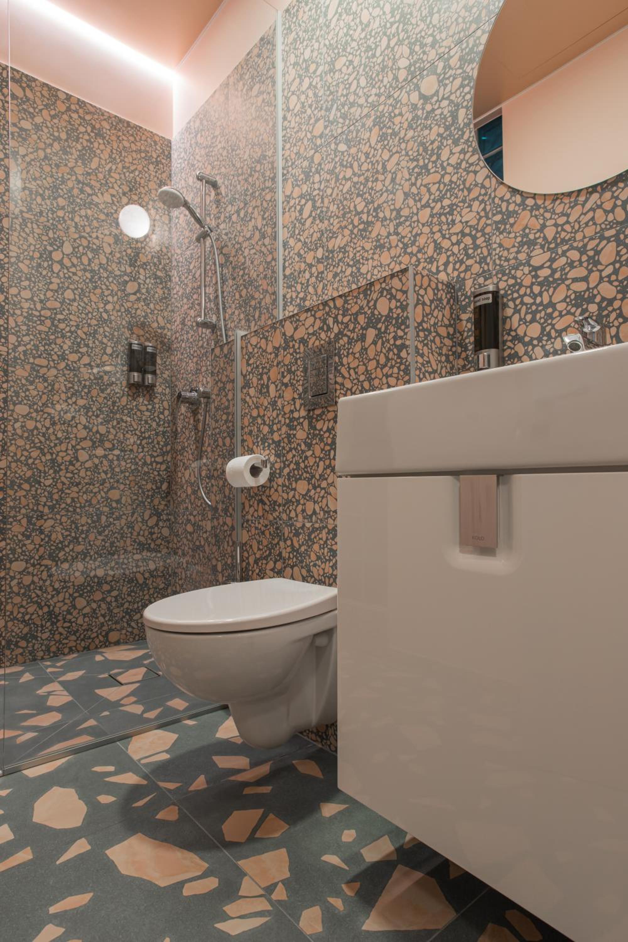 Twin Room with City View - Photo 1