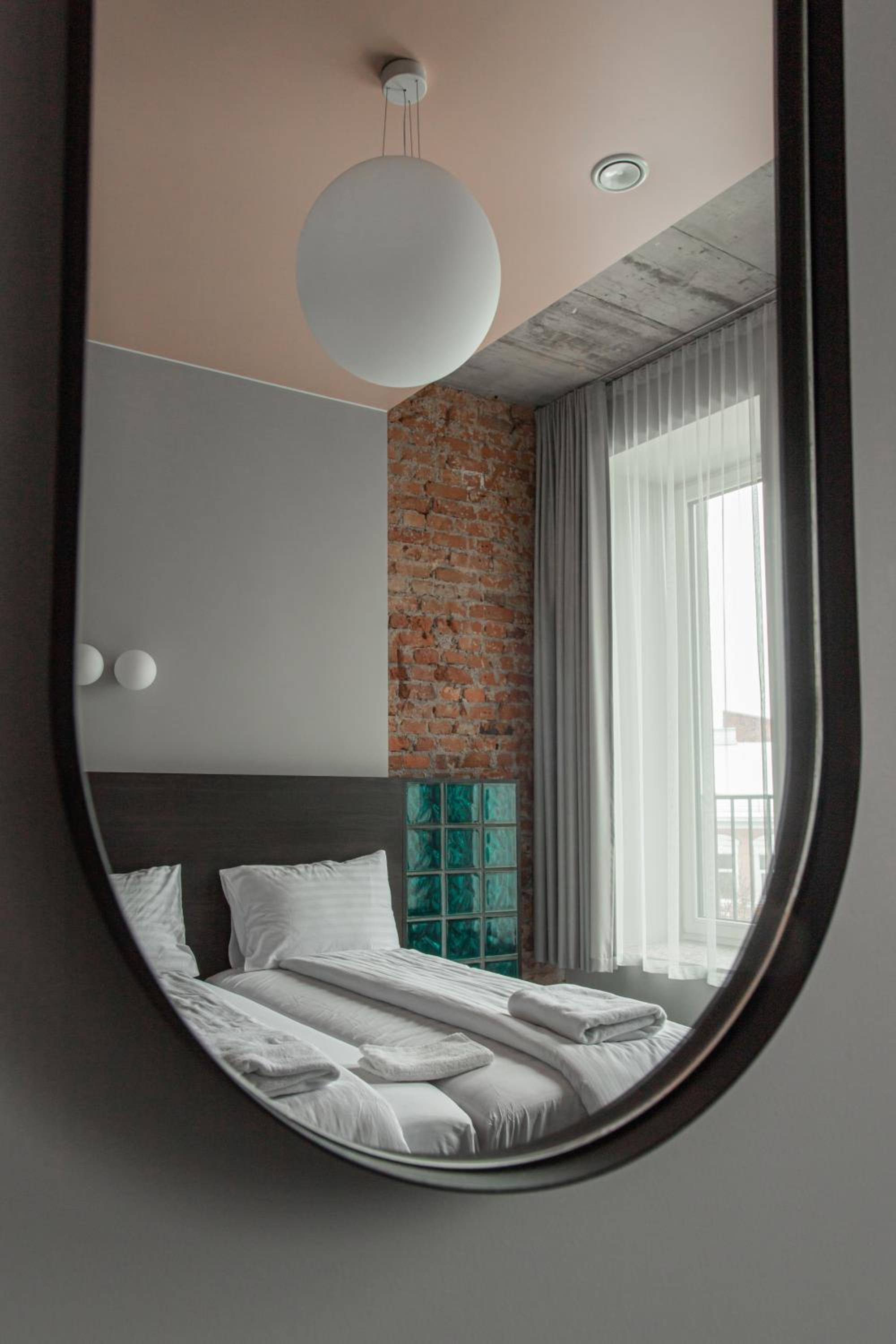 Twin Room with City View - Photo 5