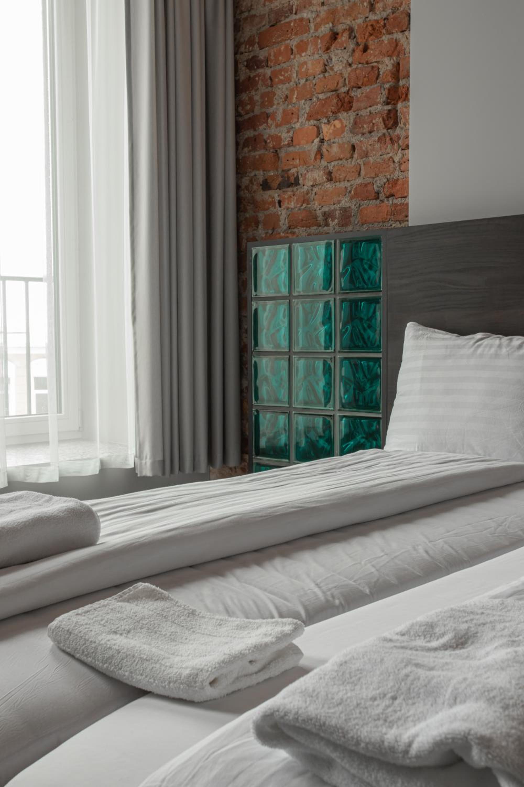 Twin Room with City View - Photo 6