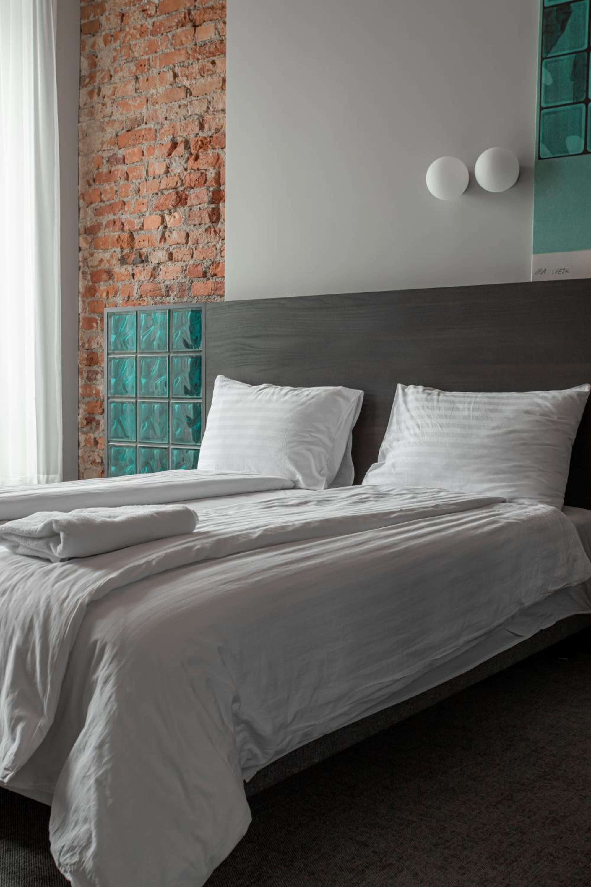 Twin Room with City View - Photo 8