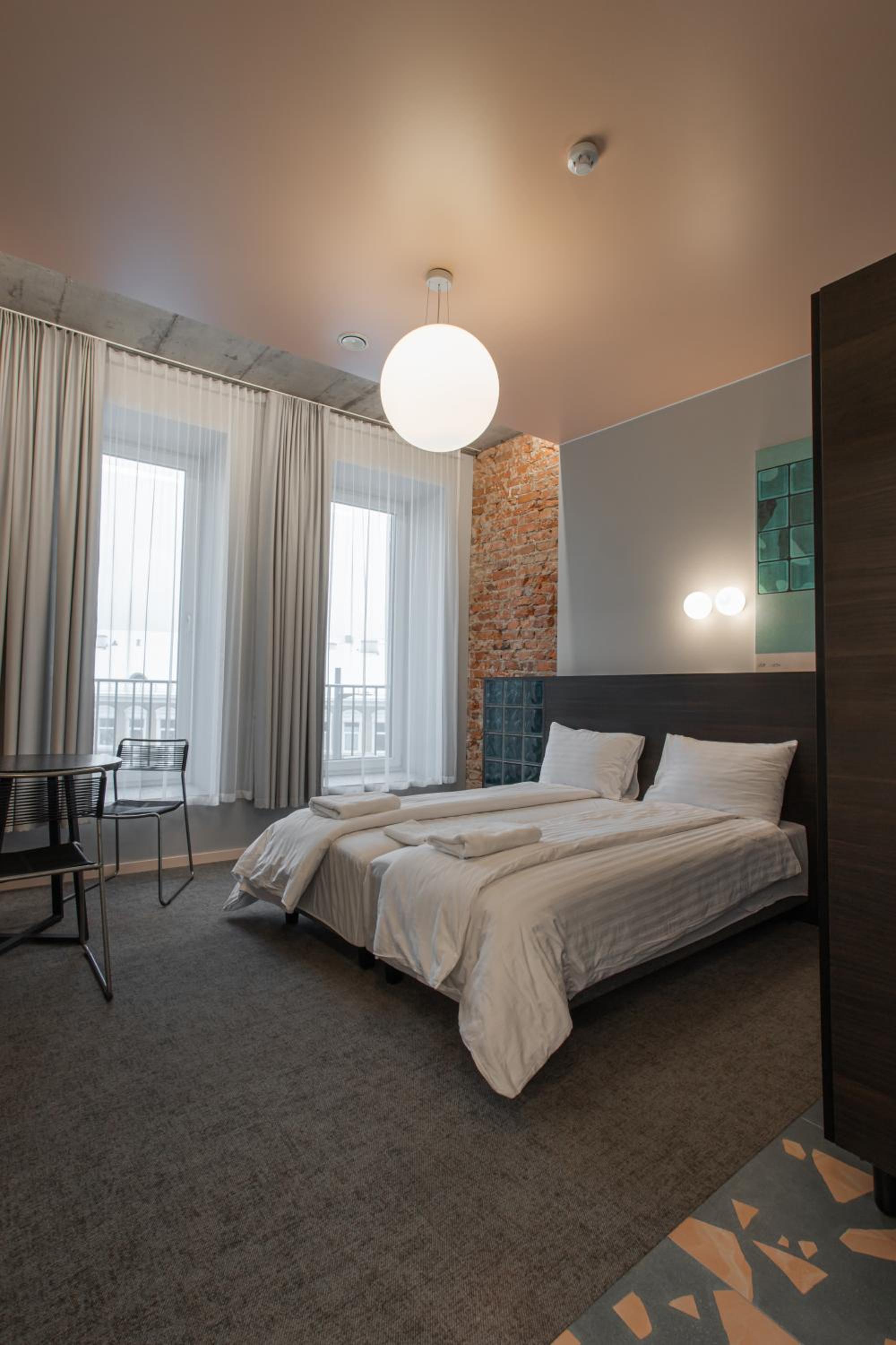Twin Room with City View - Photo 9