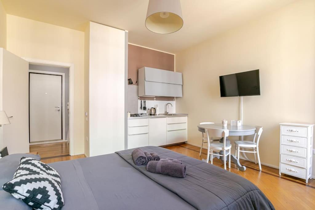 One-Bedroom Apartment photo 3