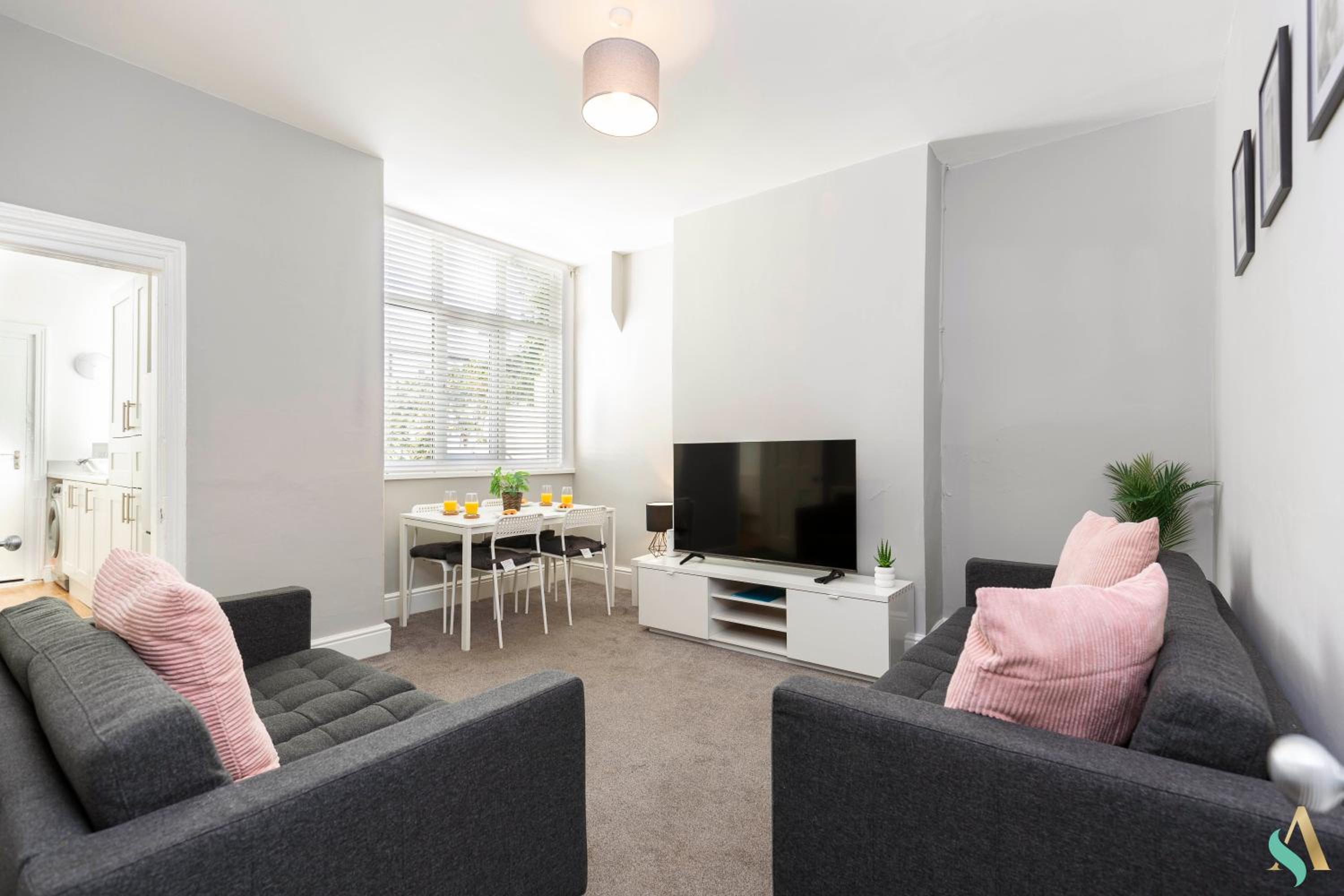 Three-Bedroom Apartment photo 1