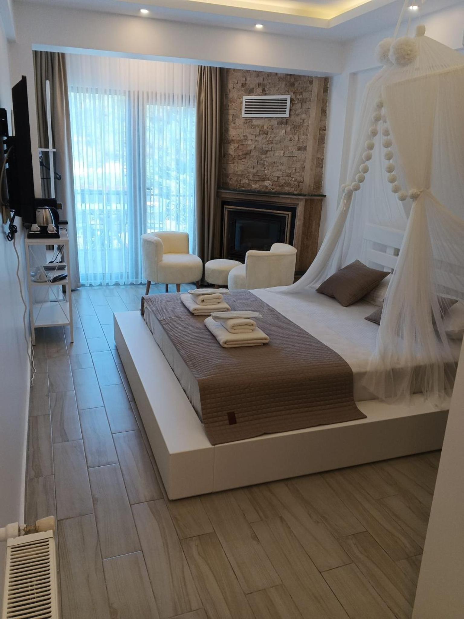Double Room with Lake View