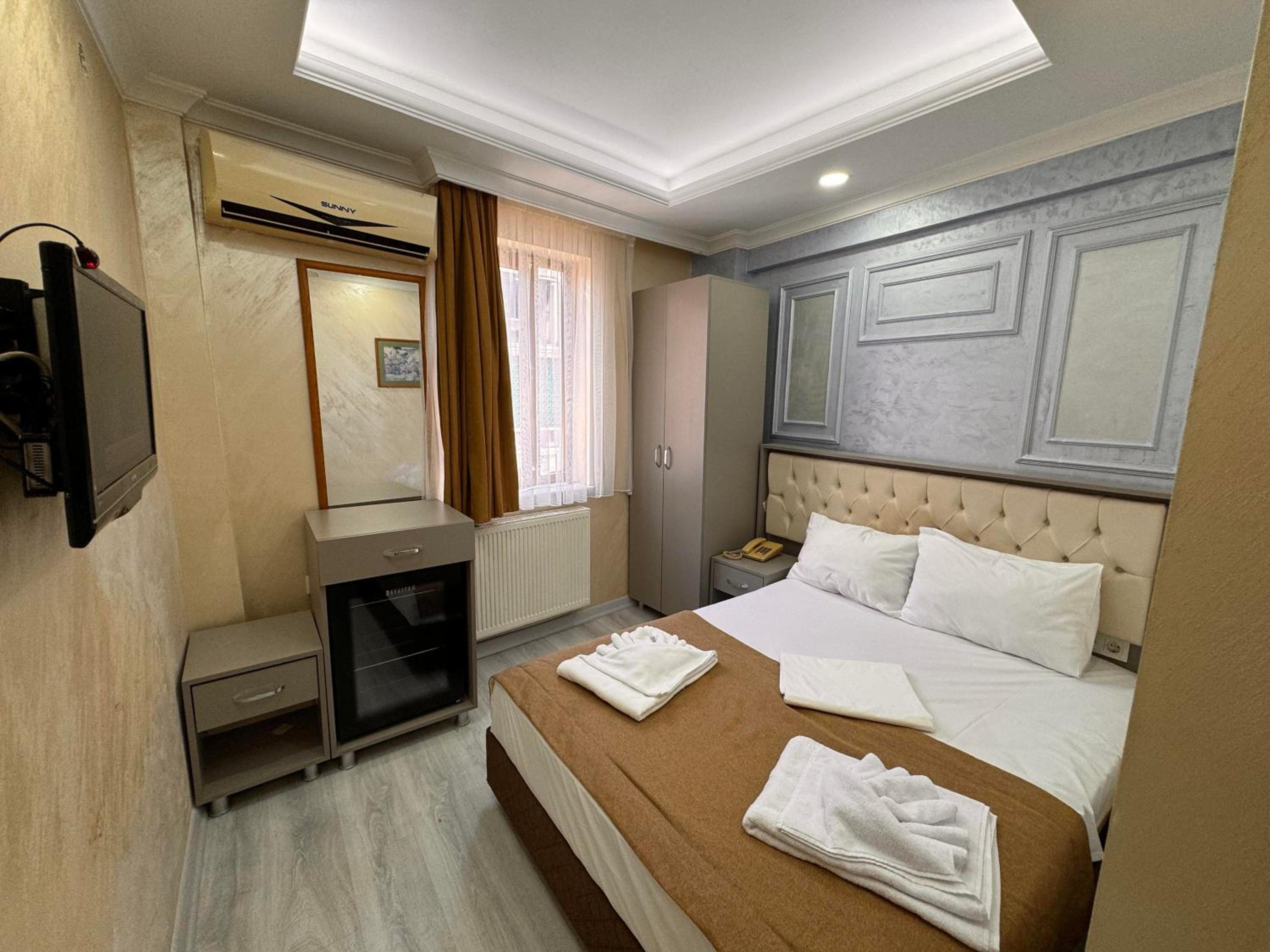 Standard Double or Twin Room photo 2