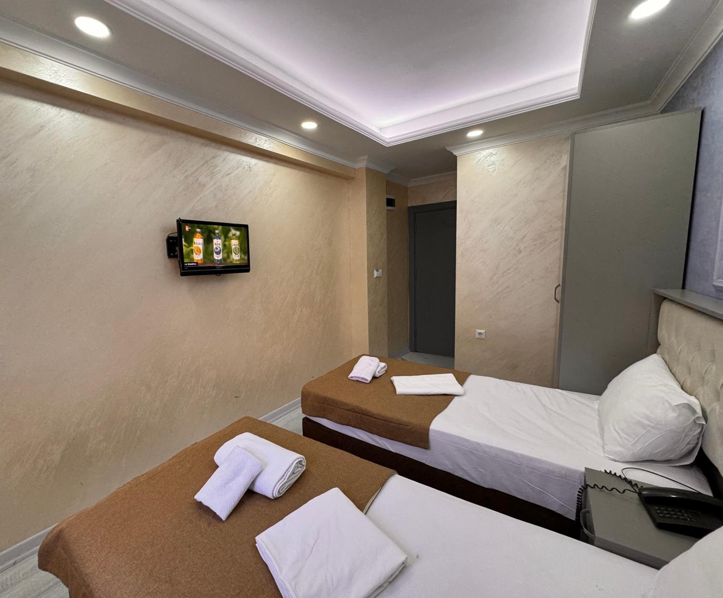 Standard Double or Twin Room photo 3