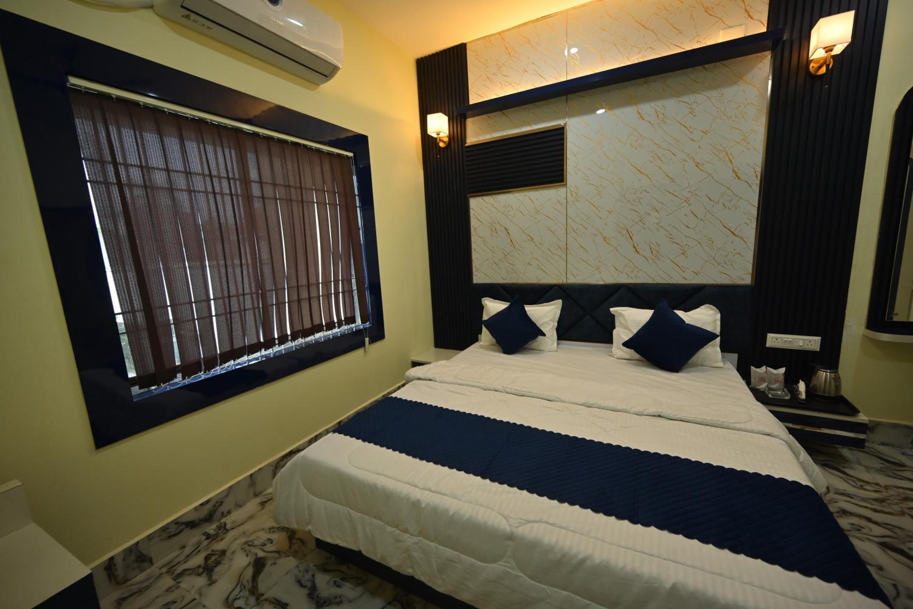 Deluxe Room - Photo 9