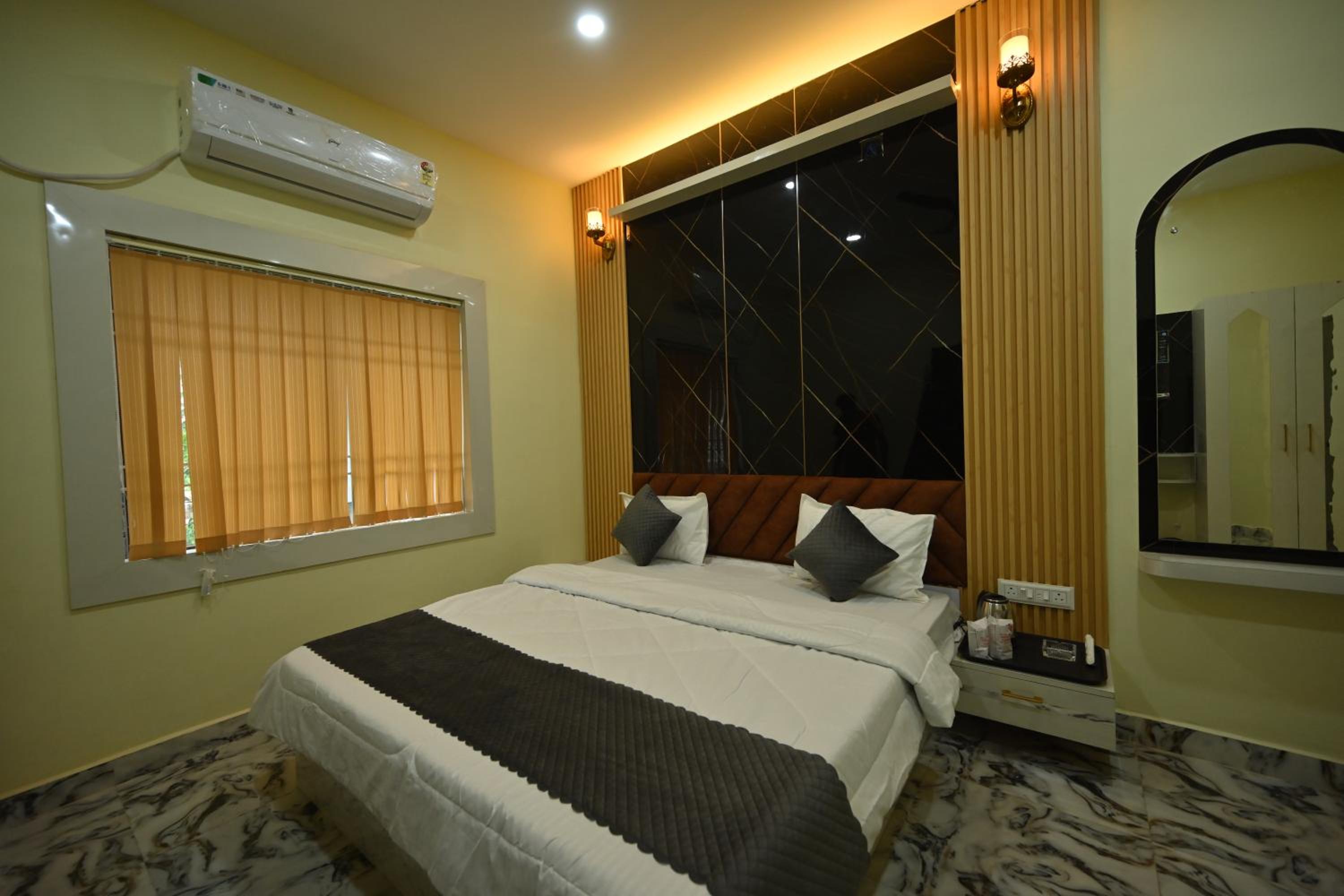 Deluxe Room - Photo 6
