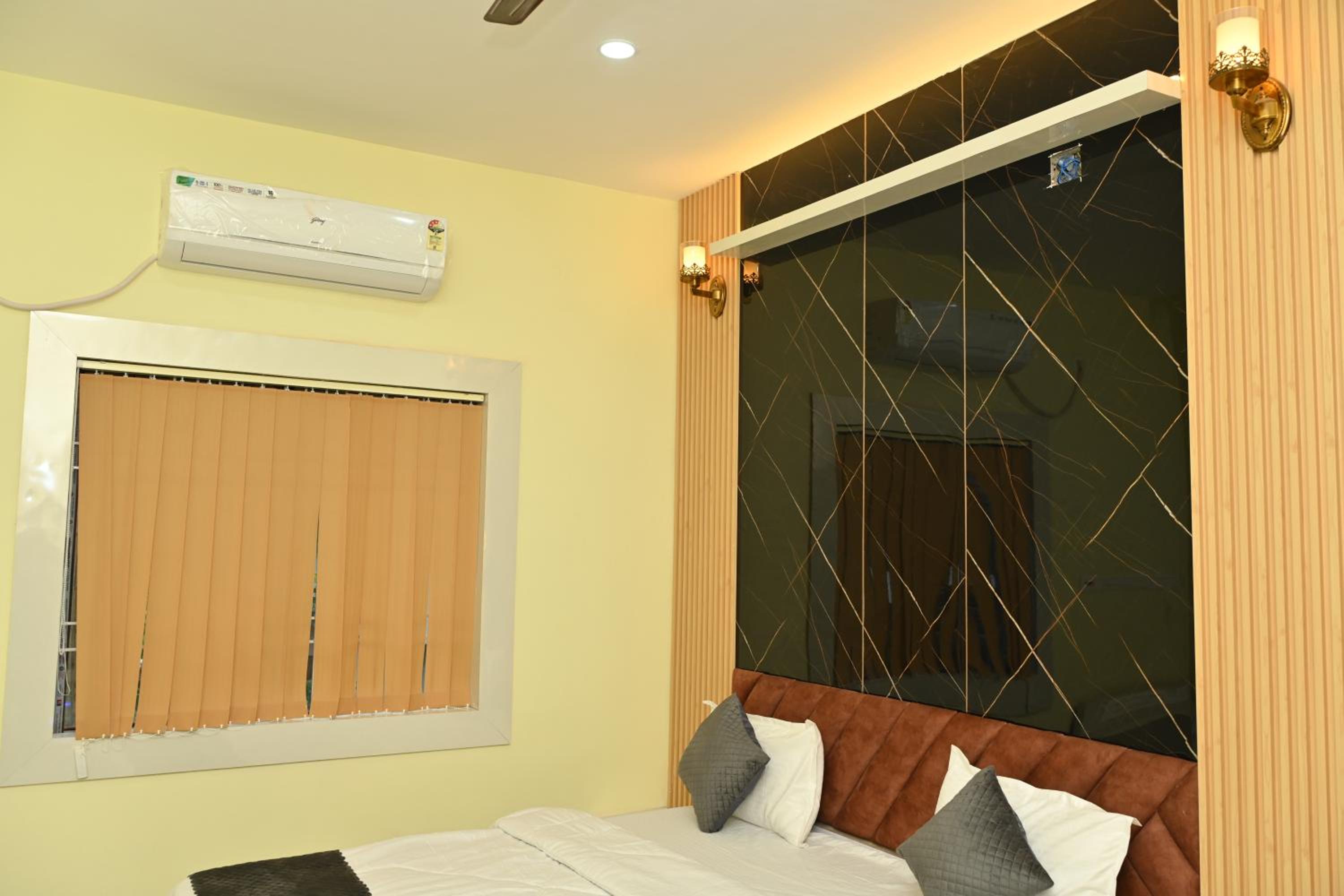Deluxe Room - Photo 2