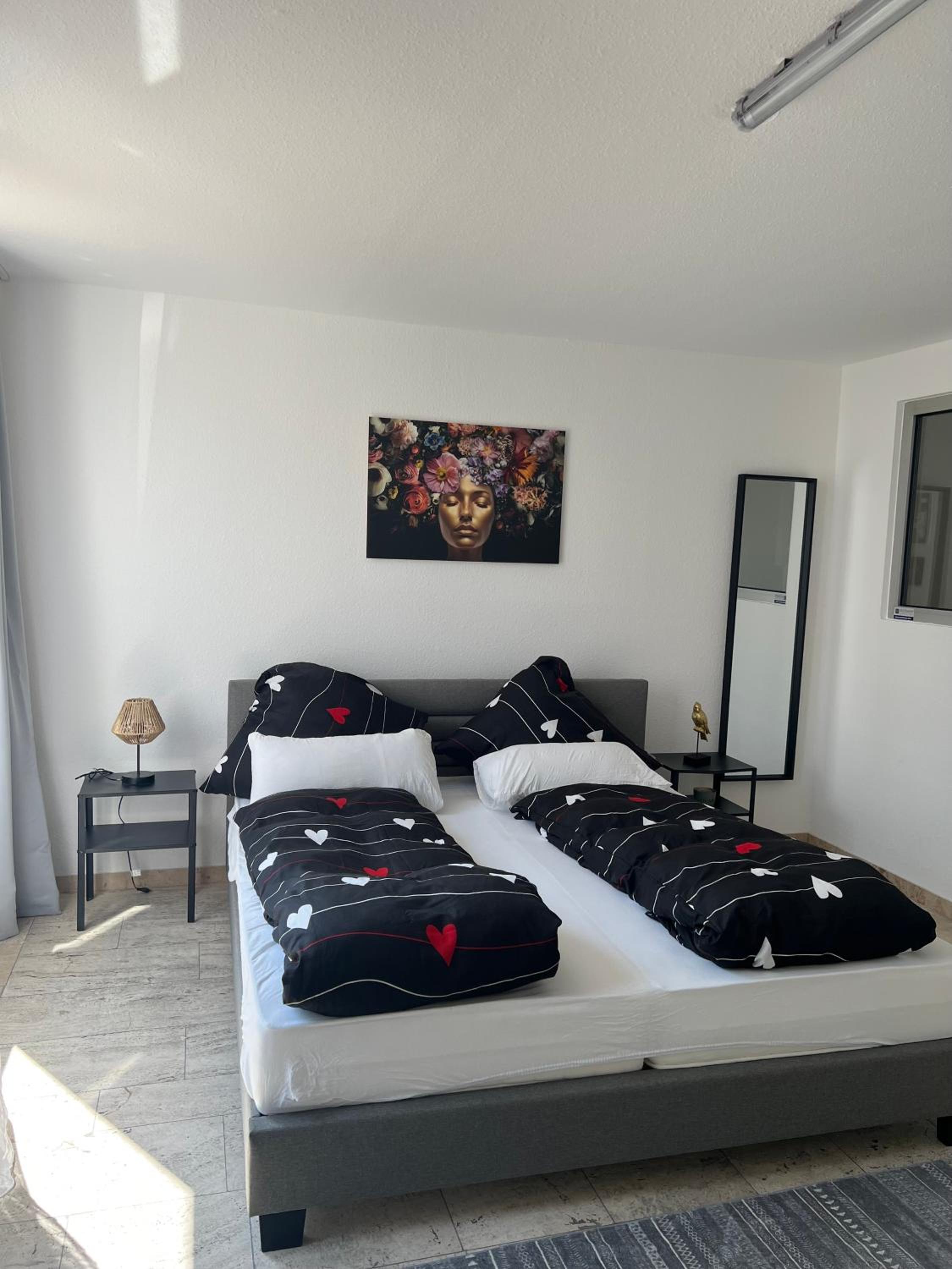 One-Bedroom Apartment photo 1