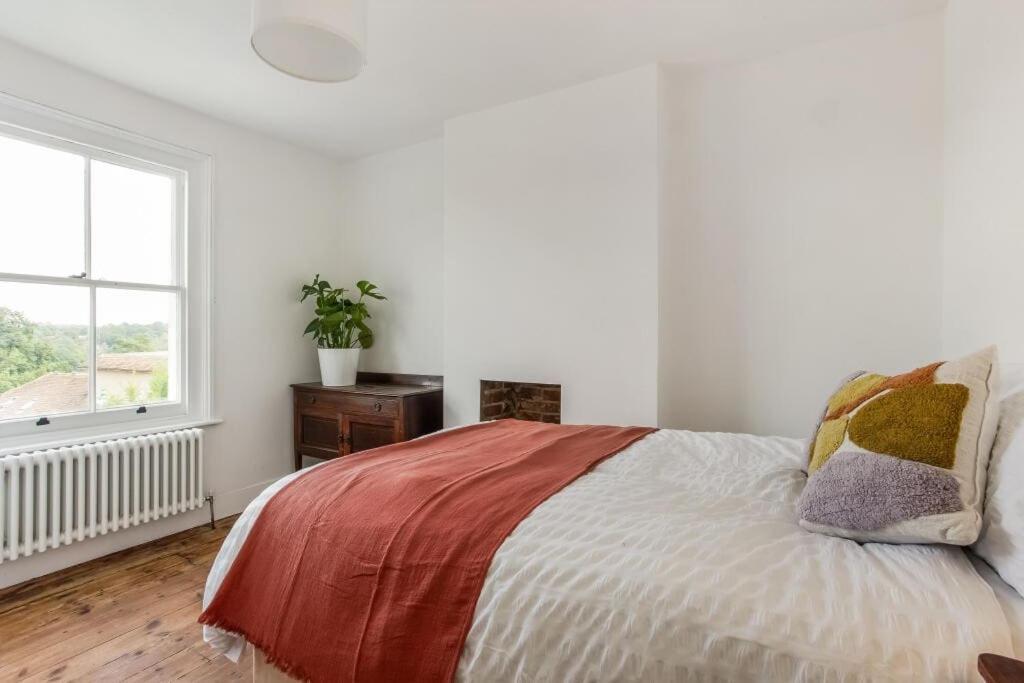 Three-Bedroom House photo 1