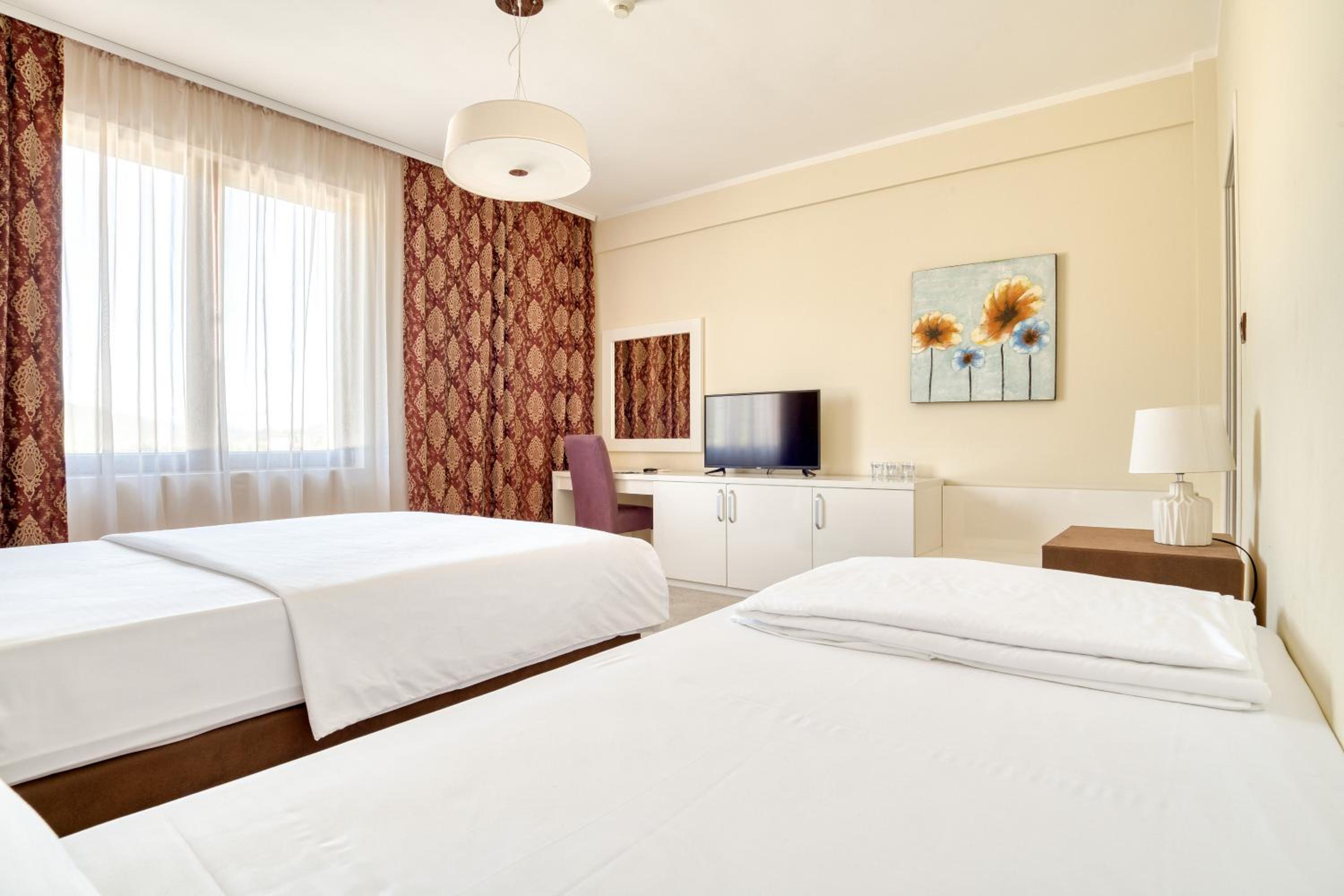 Standard Triple Room photo 2