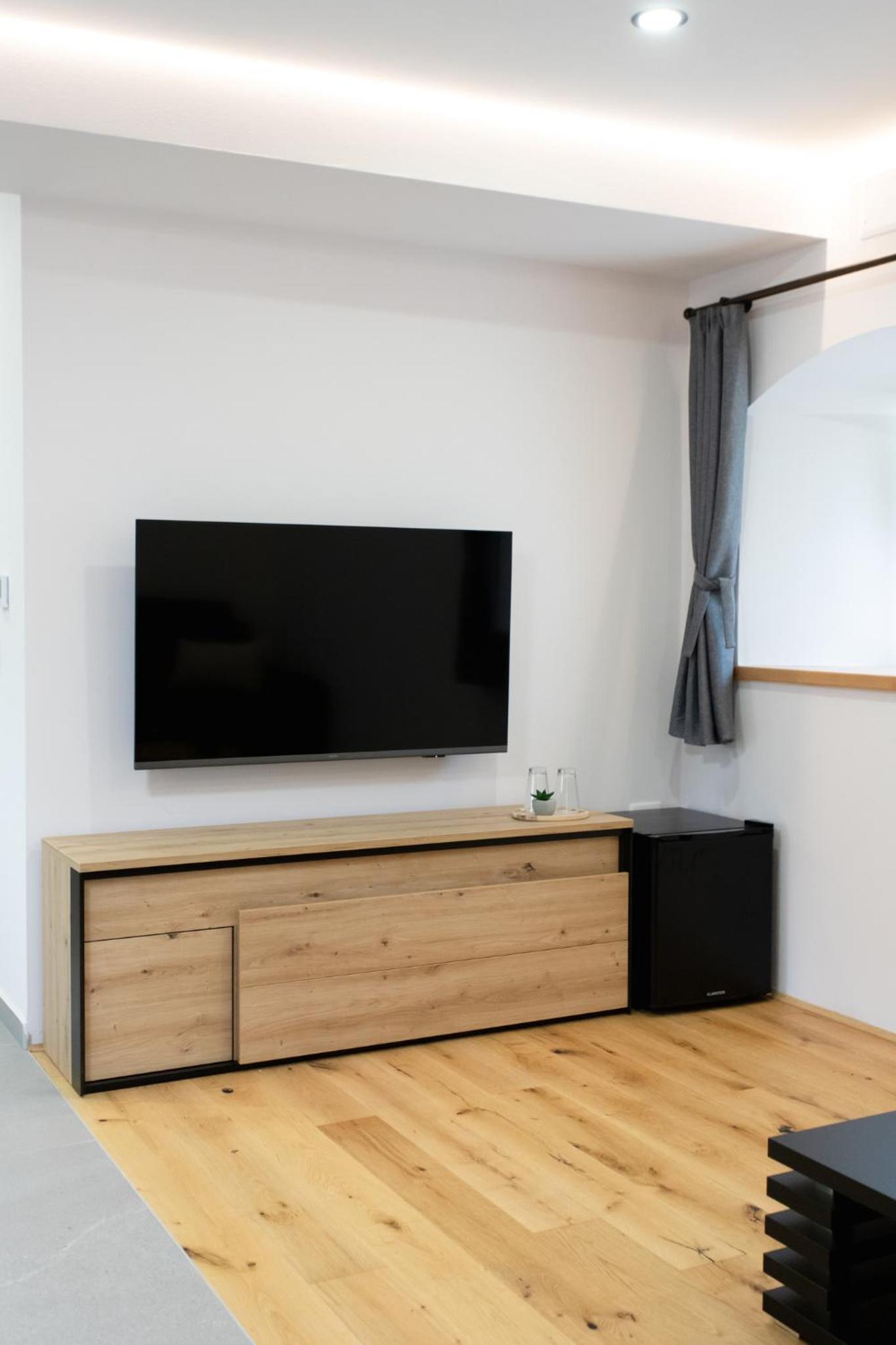 Suite - Photo 3