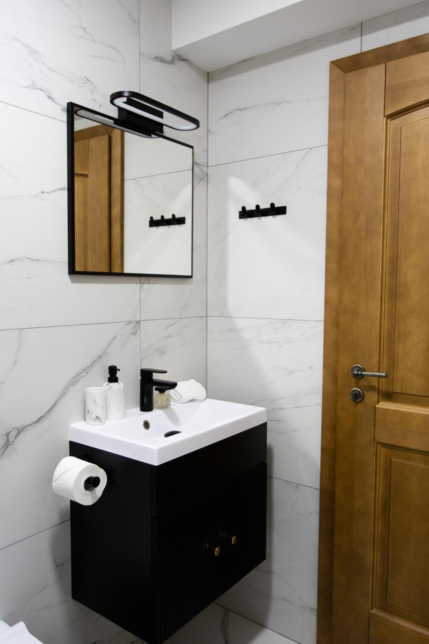 Suite - Photo 9