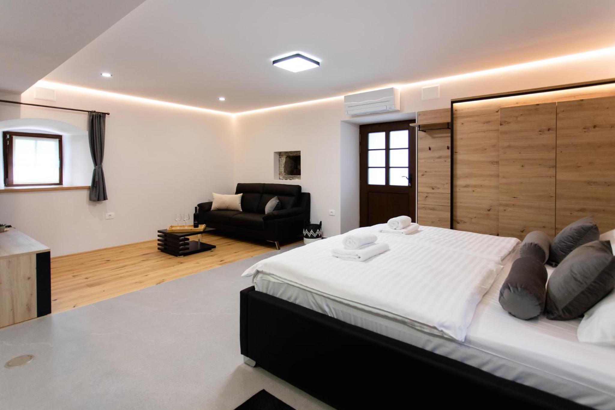 Suite - Photo 8