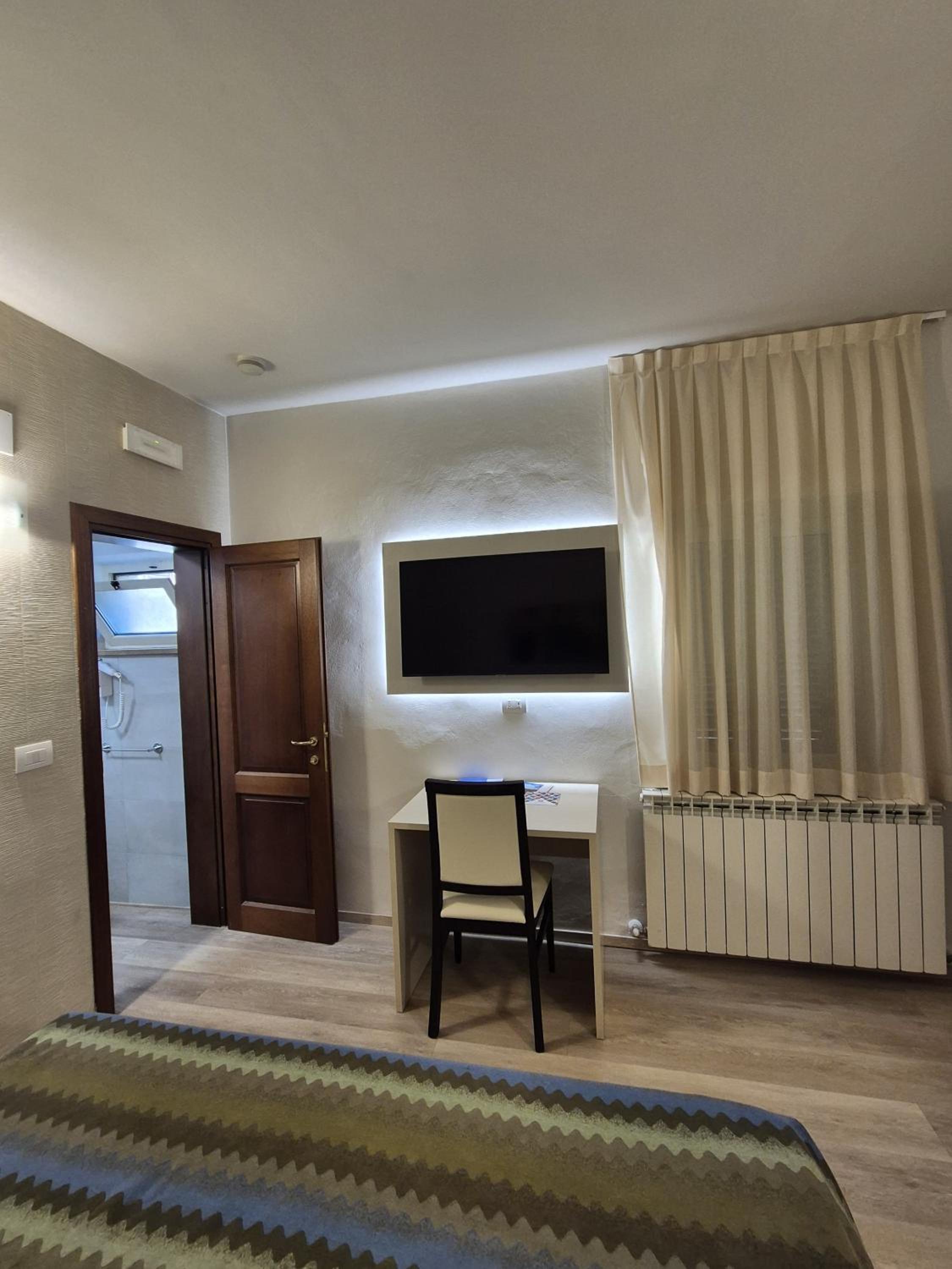 Deluxe Double Room - Photo 1