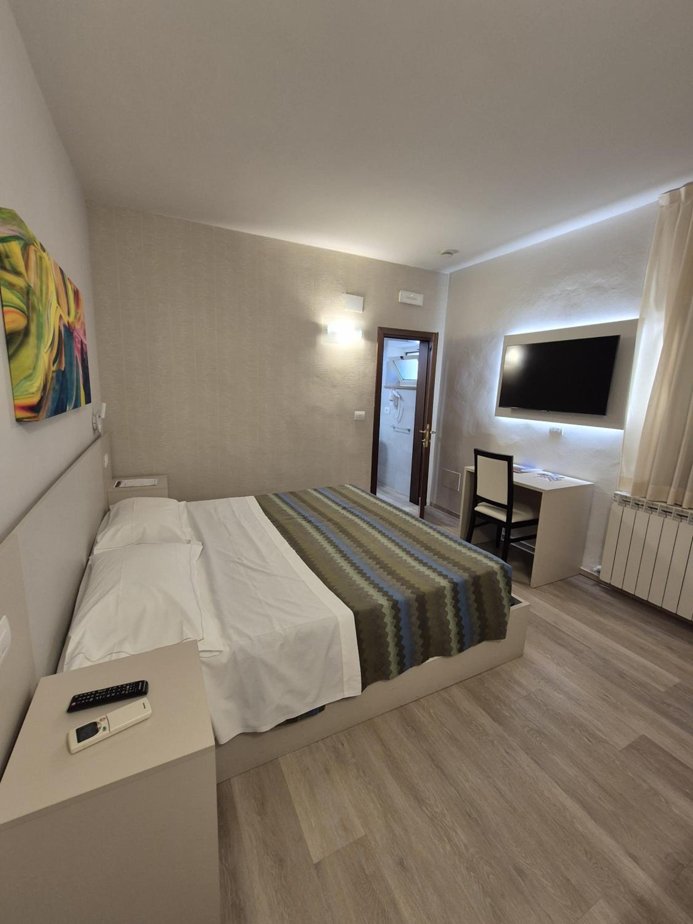 Deluxe Double Room - Photo 2