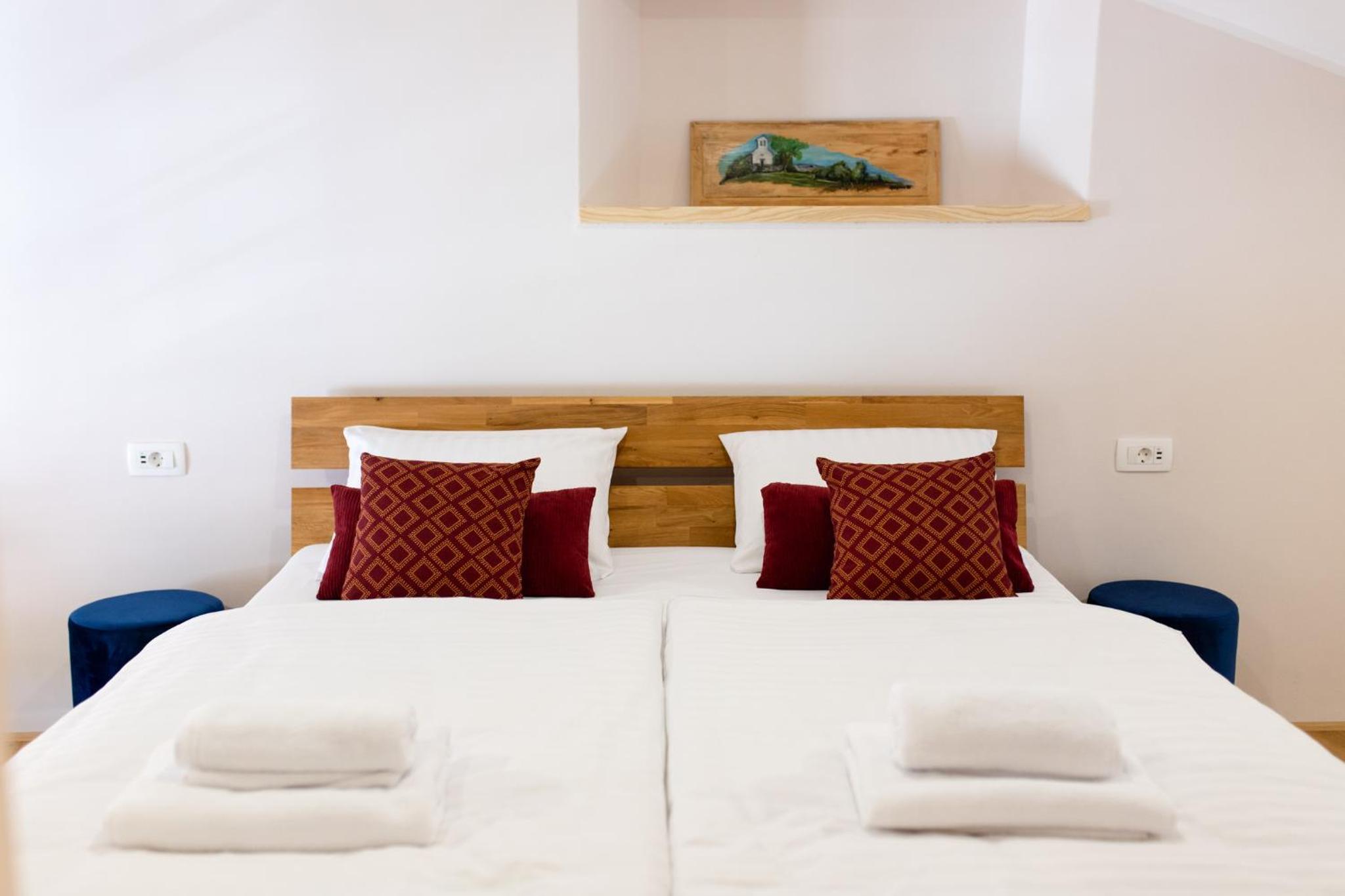 Double Room - Photo 2