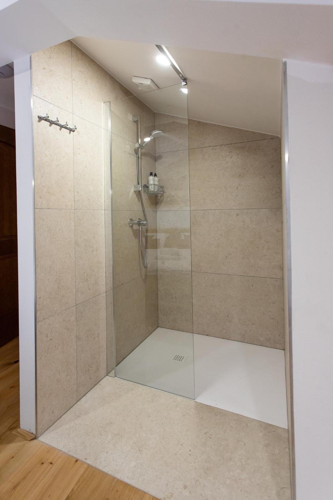 Double Room - Photo 9