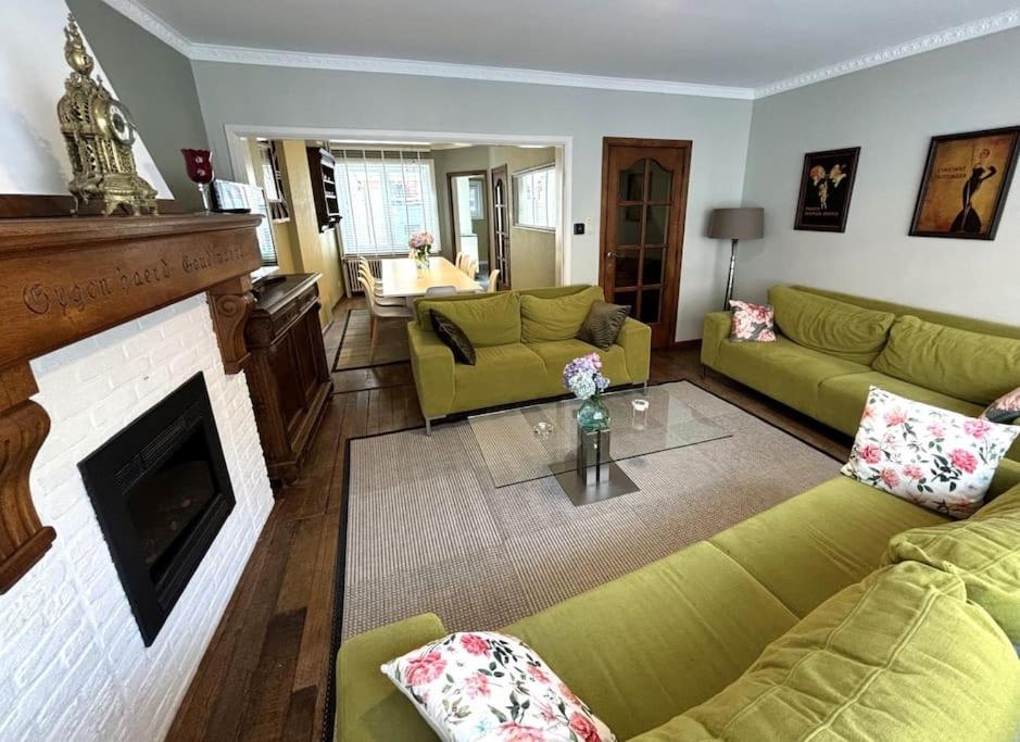 Five-Bedroom House photo 1