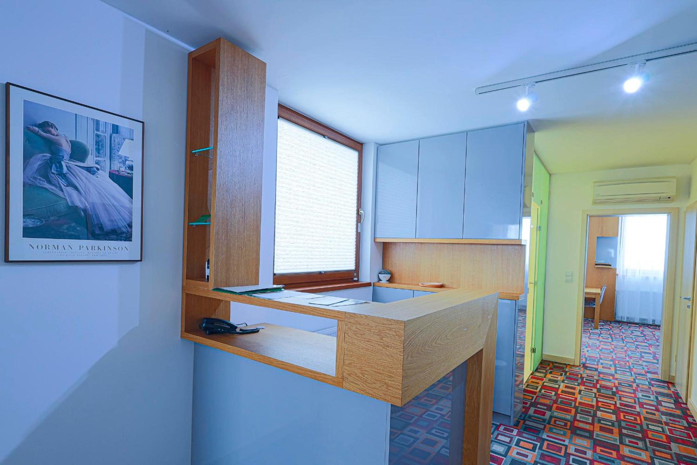 Suite Apartment - Photo 2
