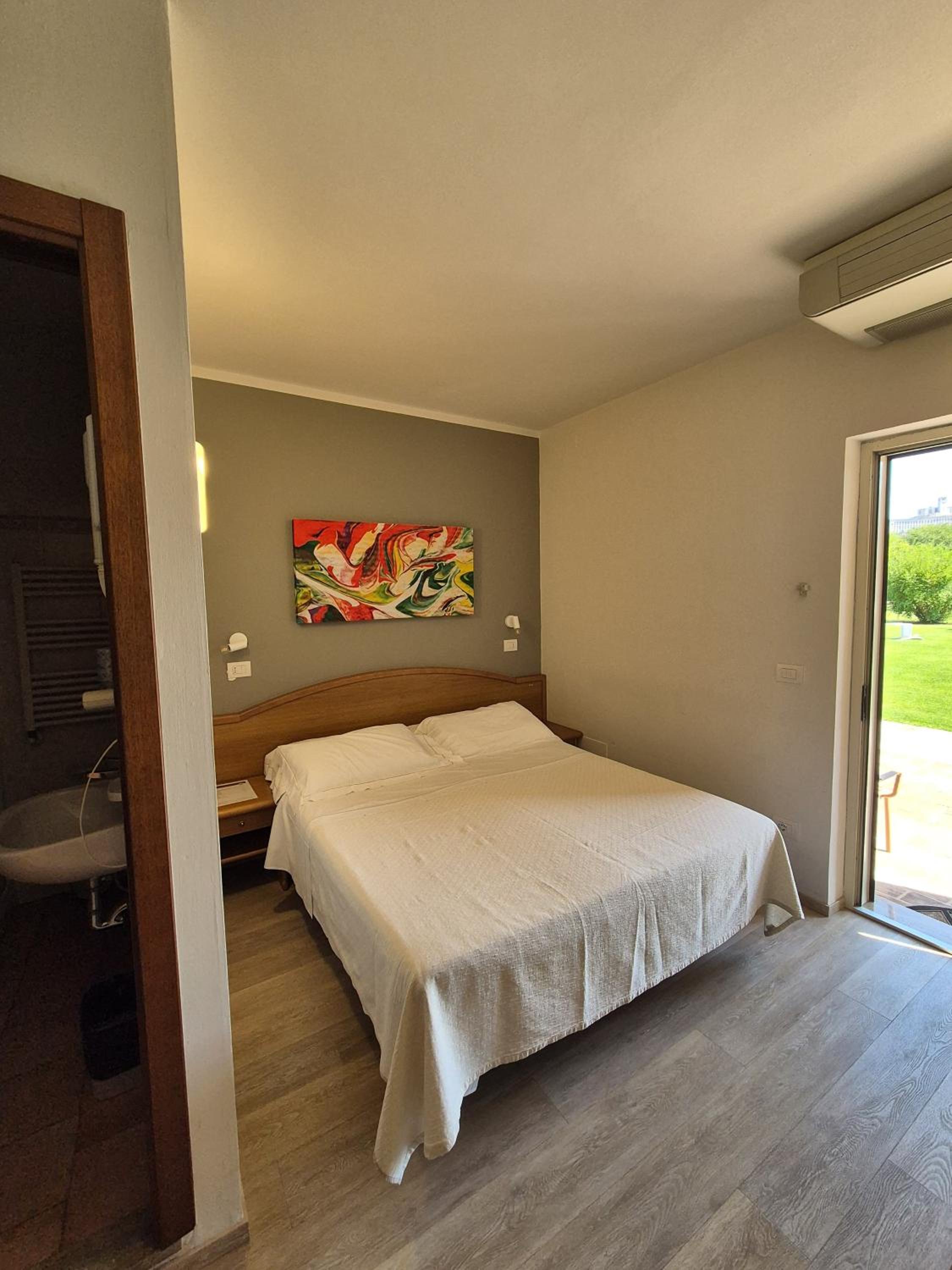 Double Room with Patio and View  - Photo 13