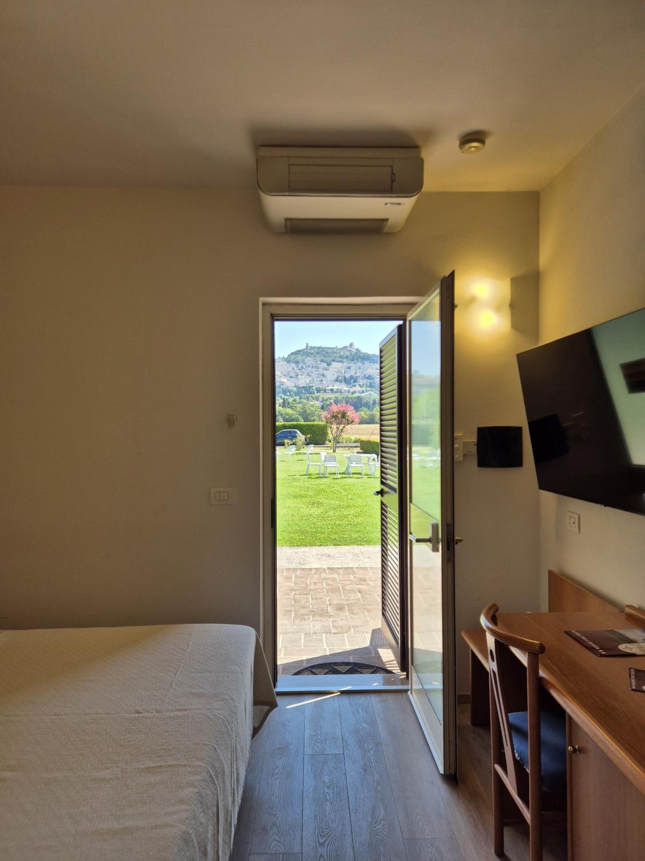 Double Room with Patio and View  - Photo 14