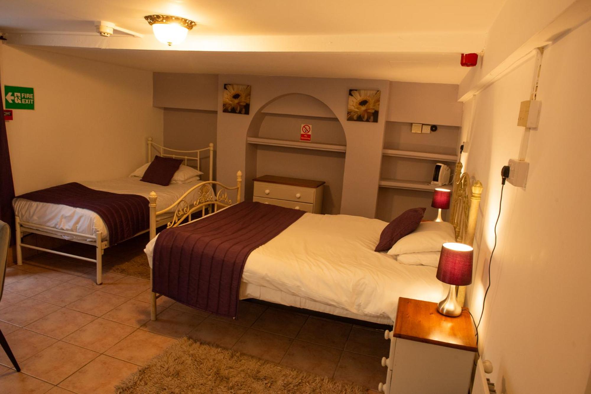 Basement Double or Twin Room  photo 2
