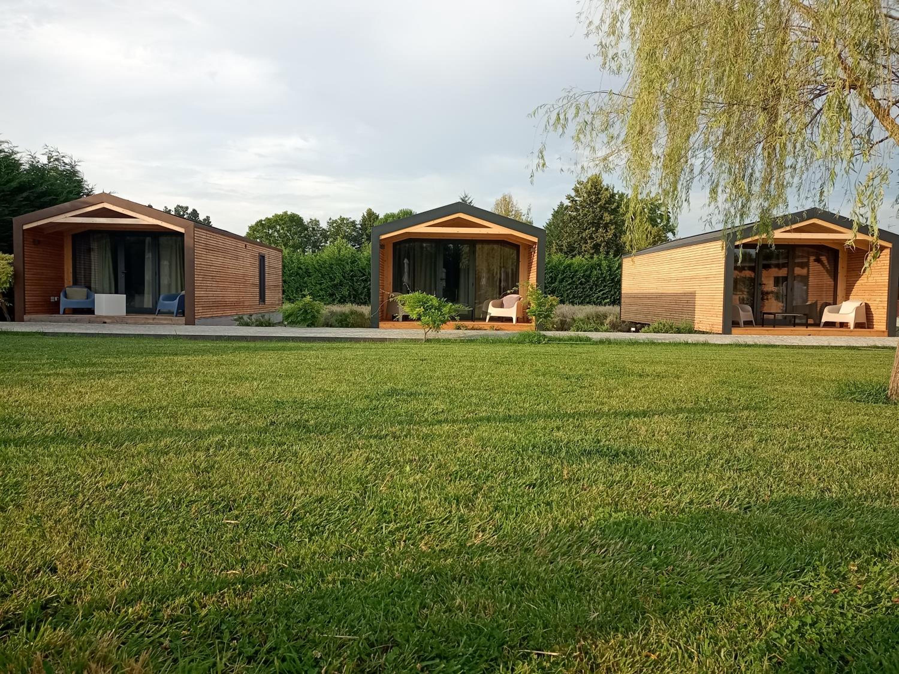 Deluxe Bungalow with Garden View photo 2