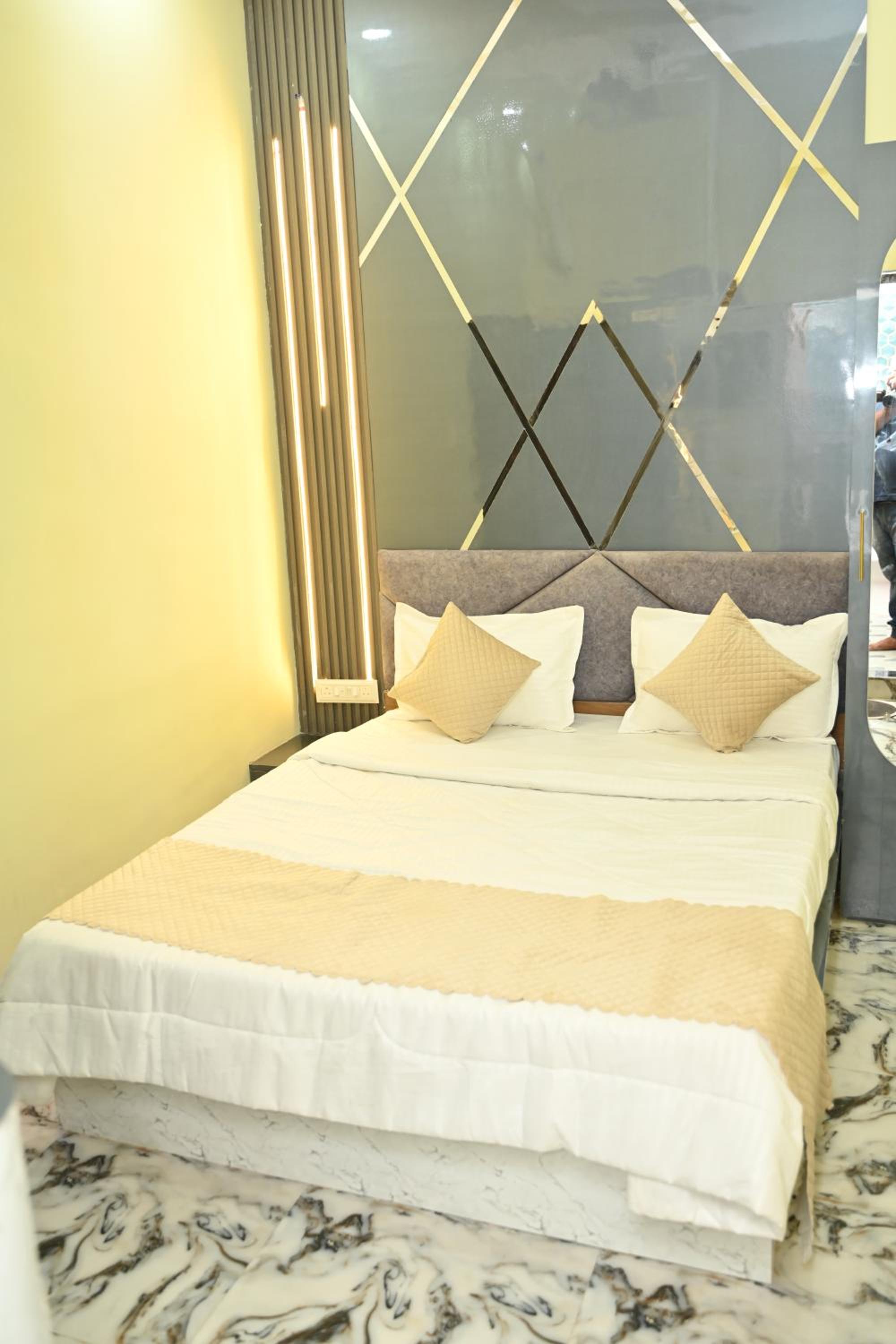 Economy Double Room - Photo 8