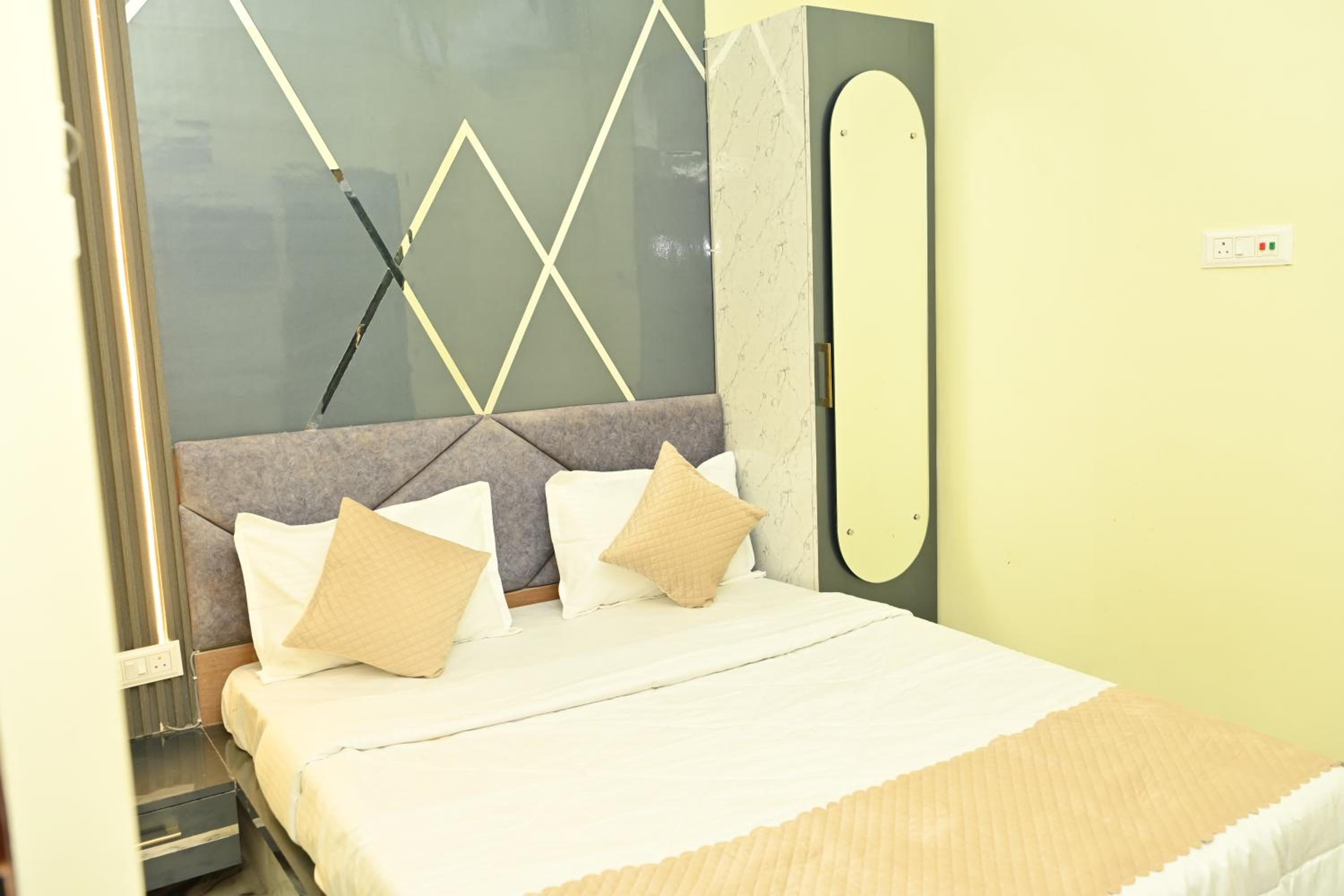 Economy Double Room - Photo 2