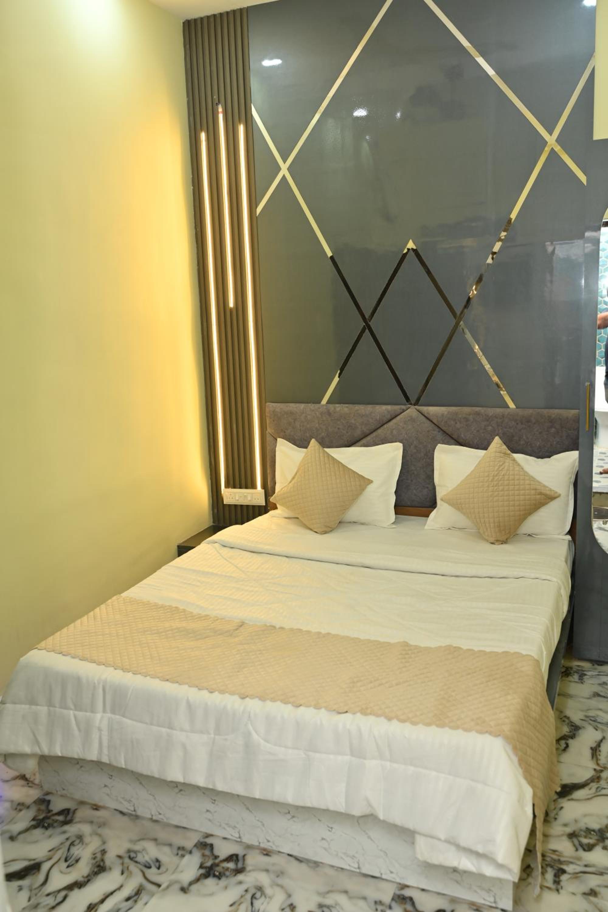 Economy Double Room - Photo 6