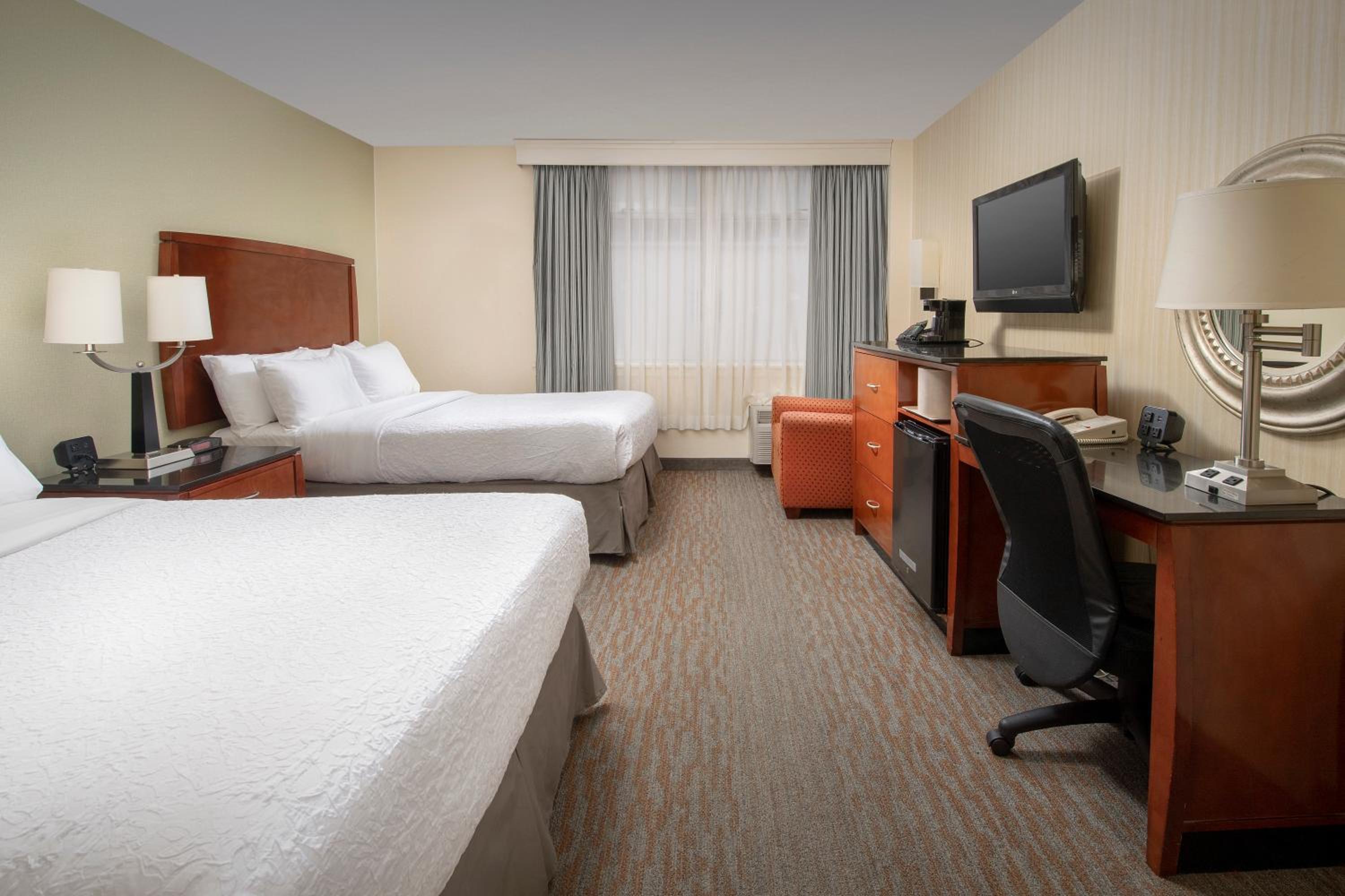 Double Room with Two Double Beds - Photo 7