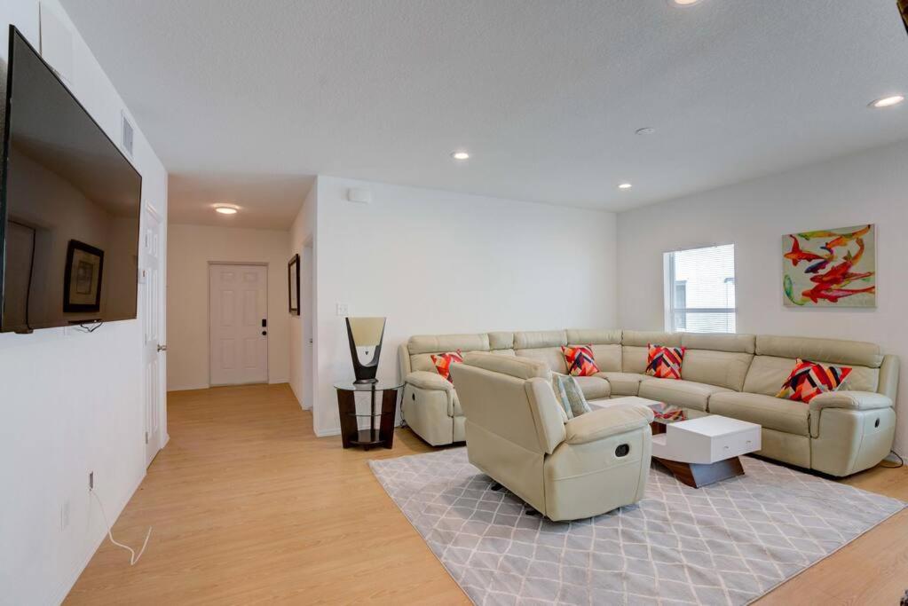 Four-Bedroom House photo 2