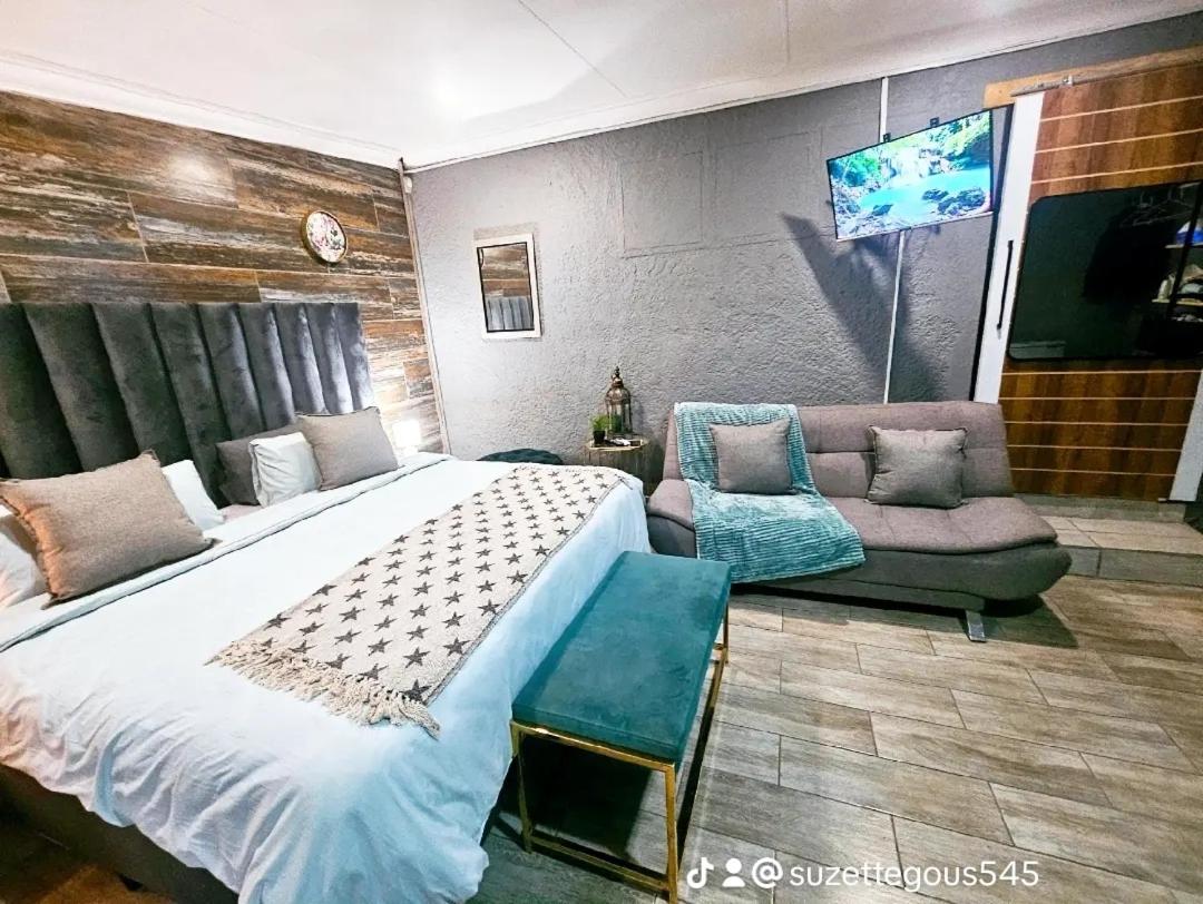 Deluxe Suite - Photo 12