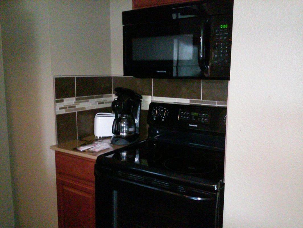 One-Bedroom Suite - Photo 3