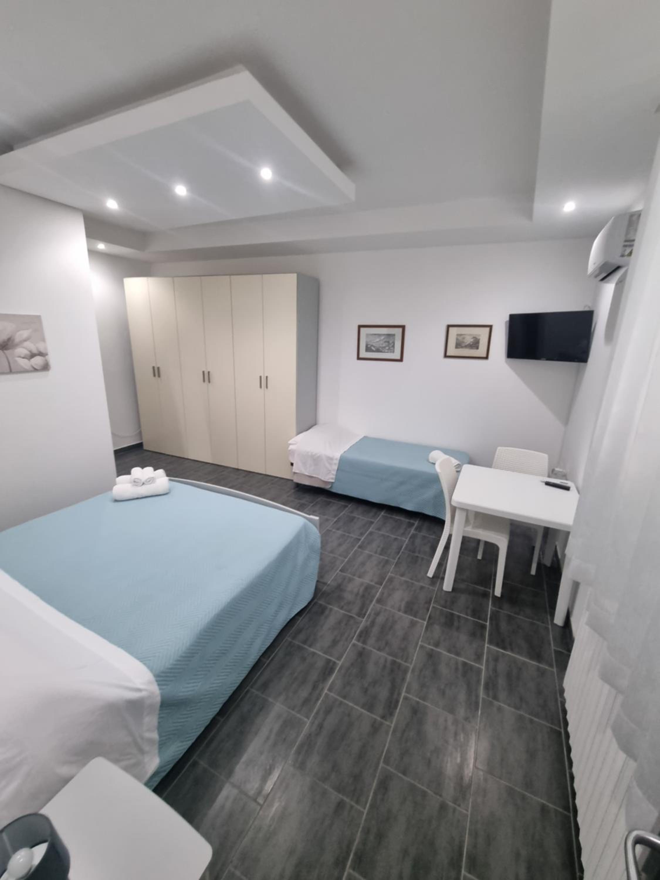Triple Room with Private Bathroom photo 1