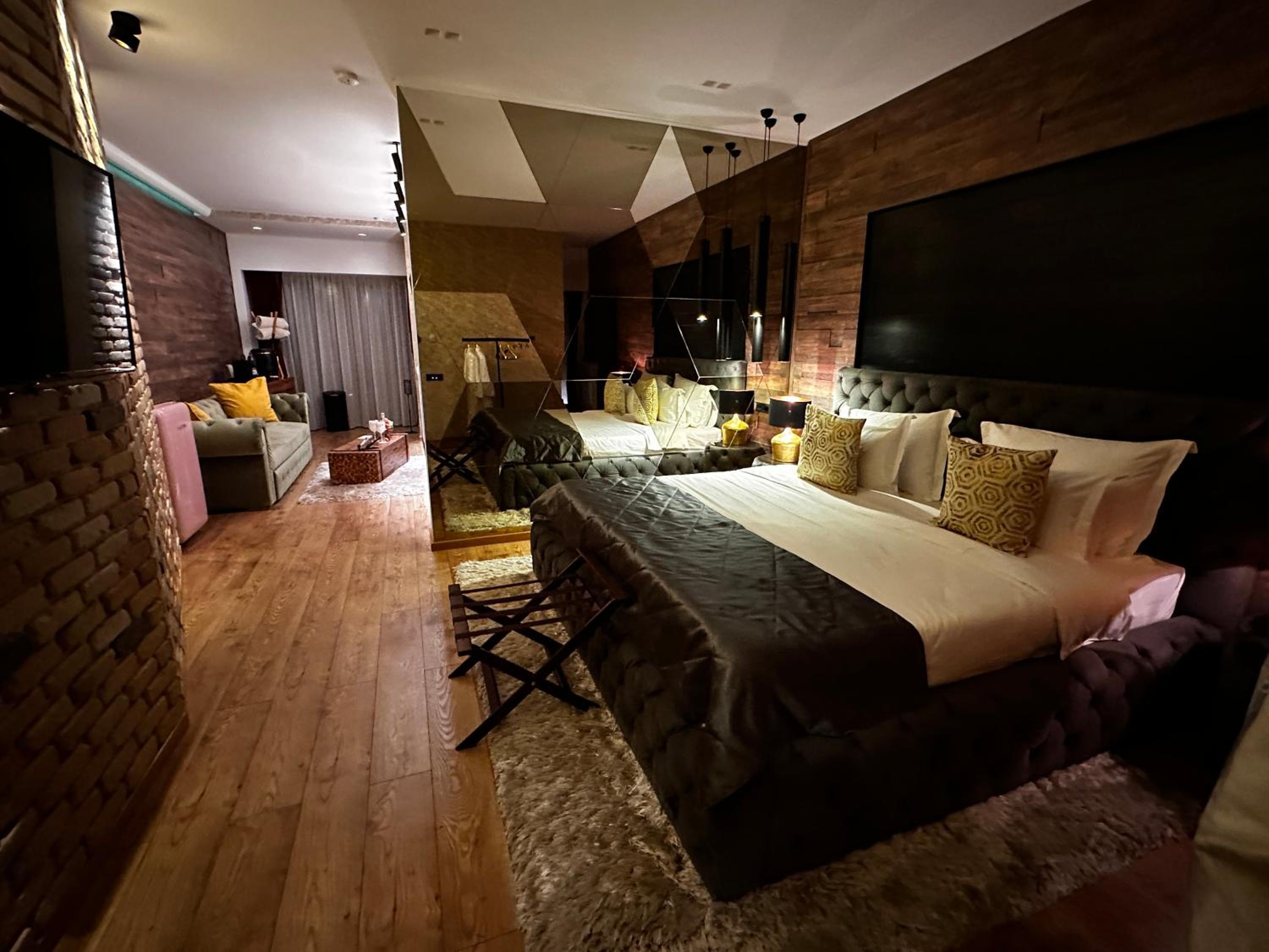 Suite with Terrace - Photo 14