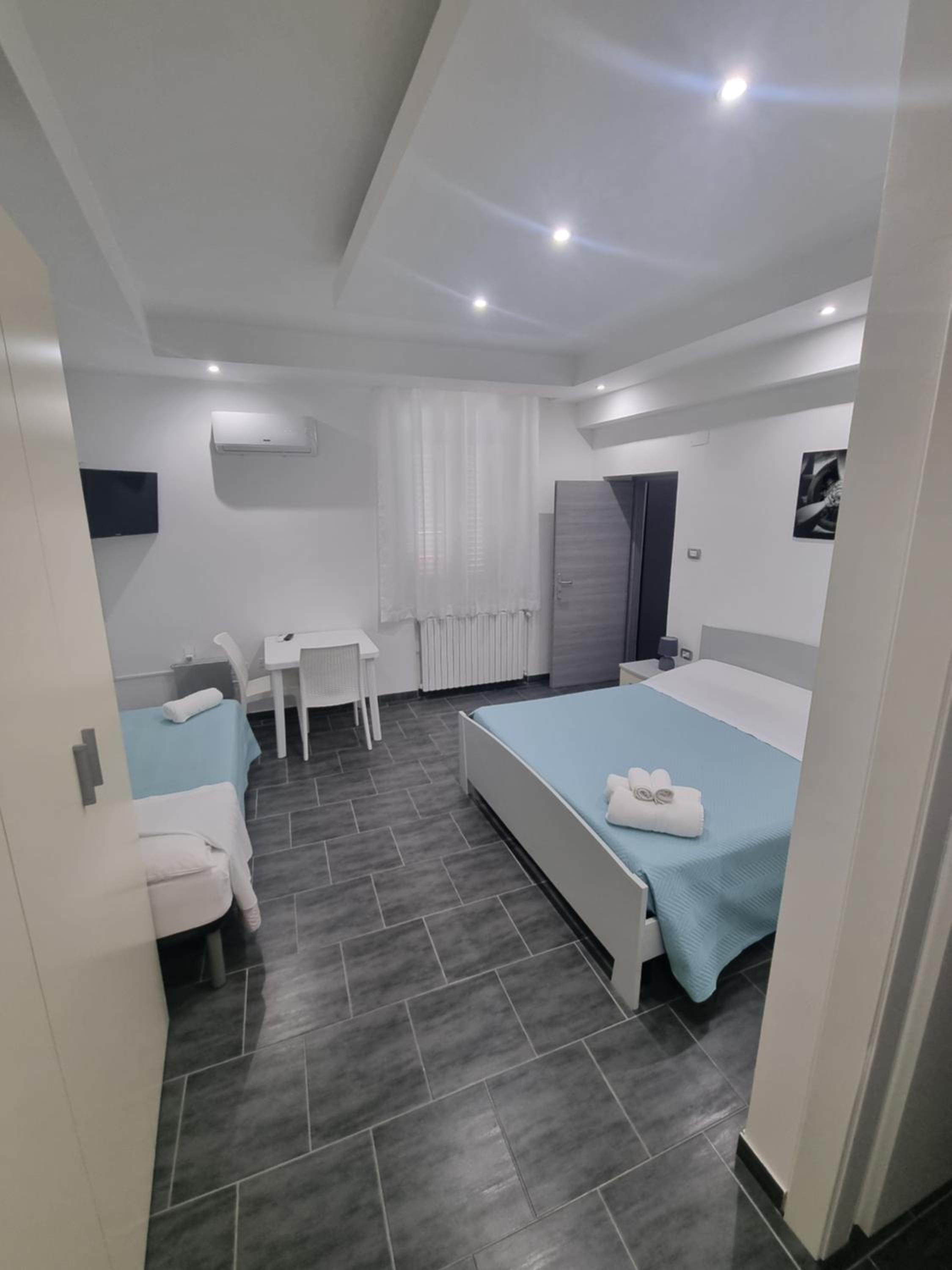 Triple Room with Private Bathroom photo 3