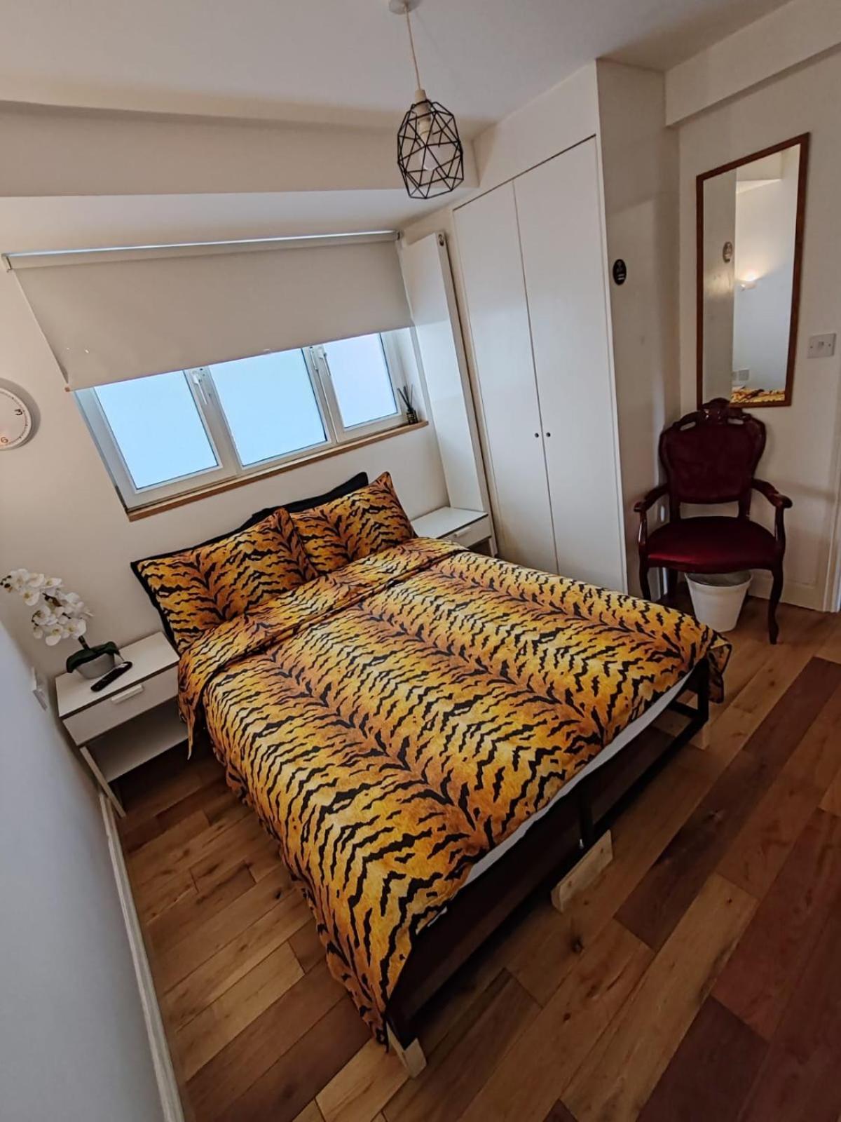 Double Room with Shared Bathroom photo 2